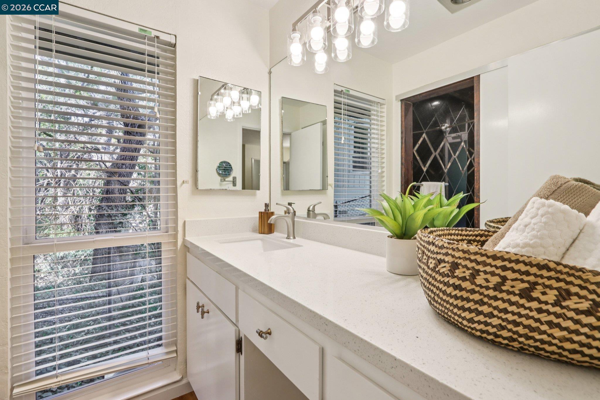 Detail Gallery Image 27 of 47 For 911 Dewing Ave, Lafayette,  CA 94549 - 3 Beds | 2/1 Baths
