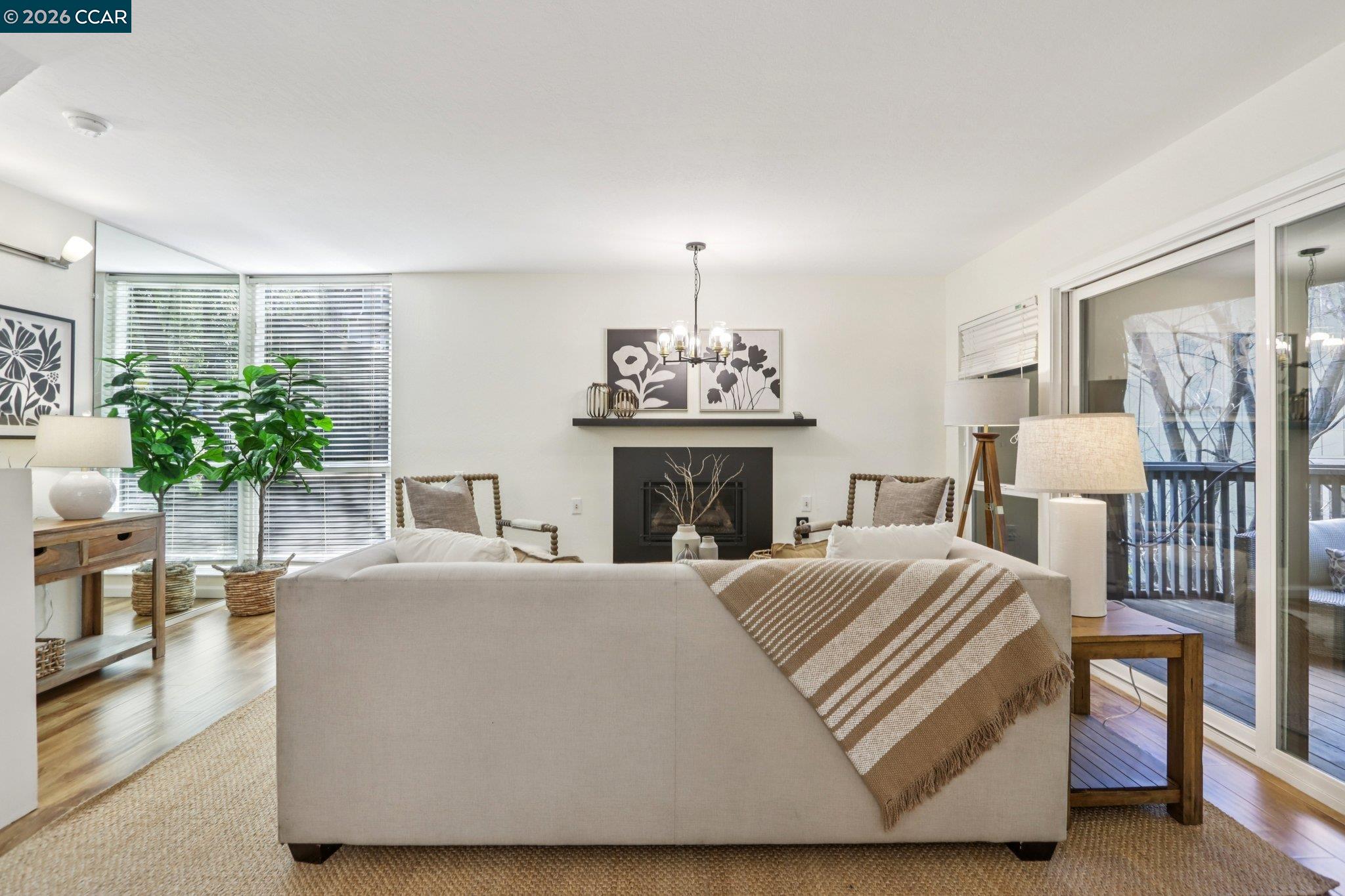 Detail Gallery Image 5 of 47 For 911 Dewing Ave, Lafayette,  CA 94549 - 3 Beds | 2/1 Baths