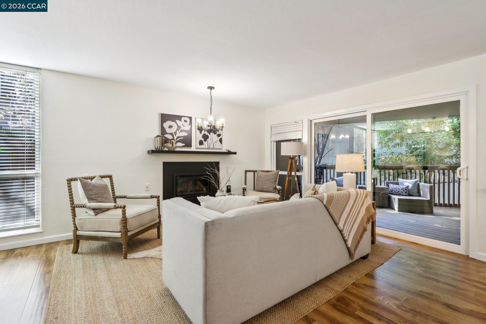 Detail Gallery Image 5 of 47 For 911 Dewing Ave, Lafayette,  CA 94549 - 3 Beds | 2/1 Baths