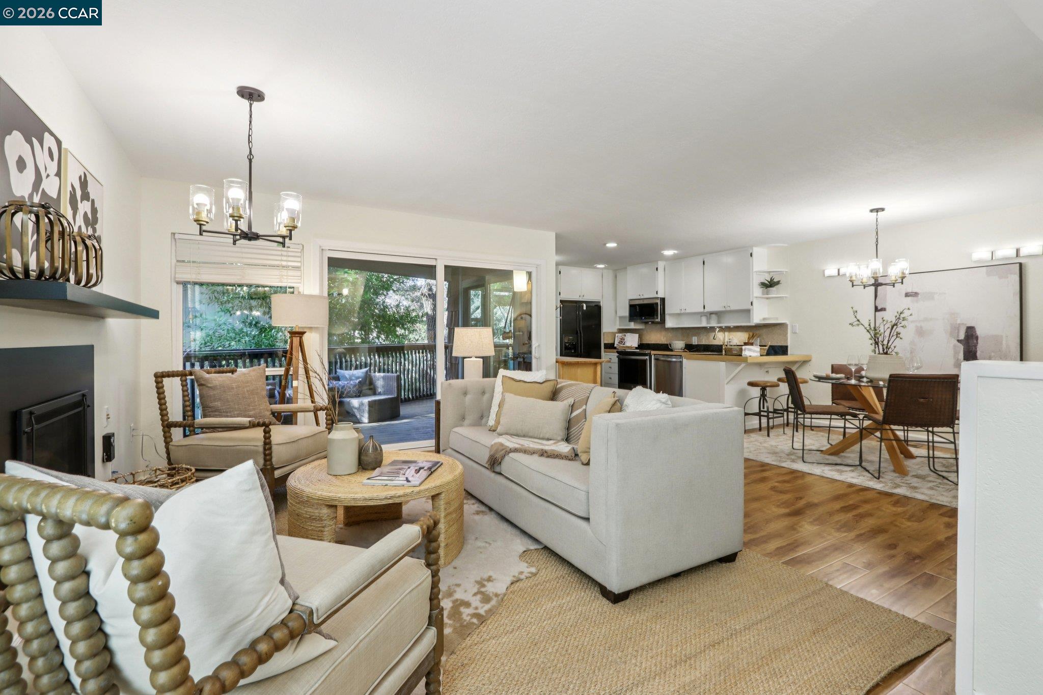 Detail Gallery Image 7 of 47 For 911 Dewing Ave, Lafayette,  CA 94549 - 3 Beds | 2/1 Baths