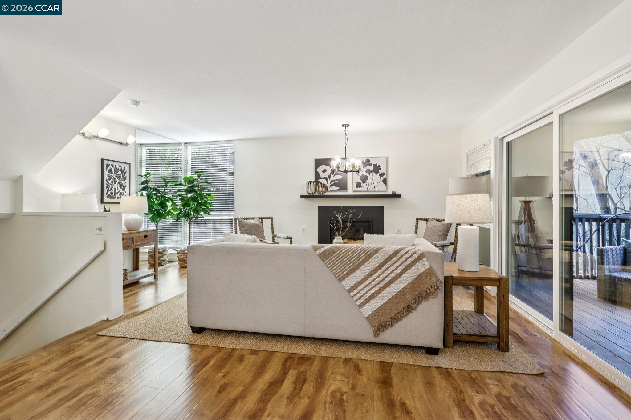 Detail Gallery Image 8 of 47 For 911 Dewing Ave, Lafayette,  CA 94549 - 3 Beds | 2/1 Baths