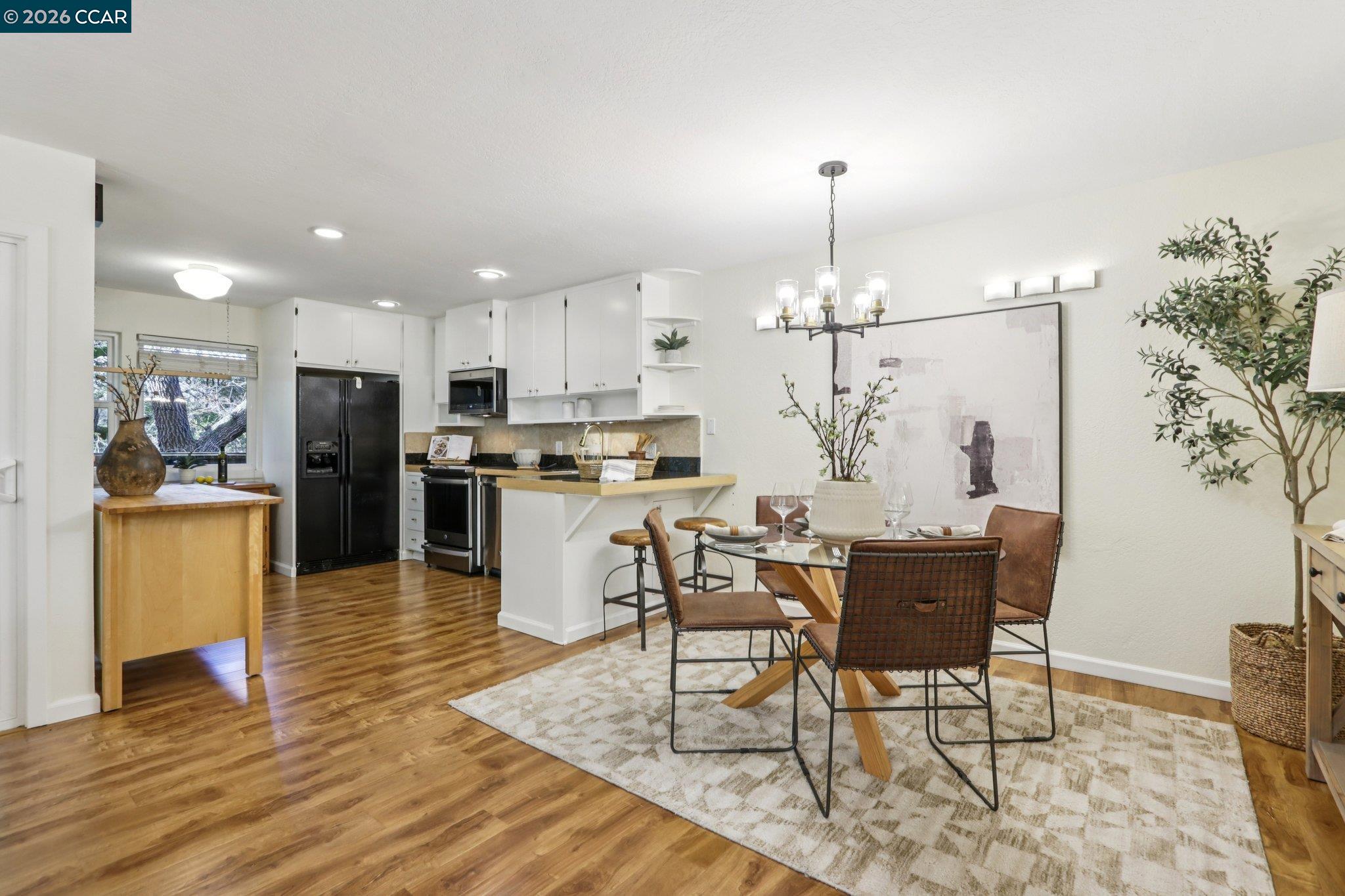 Detail Gallery Image 9 of 47 For 911 Dewing Ave, Lafayette,  CA 94549 - 3 Beds | 2/1 Baths