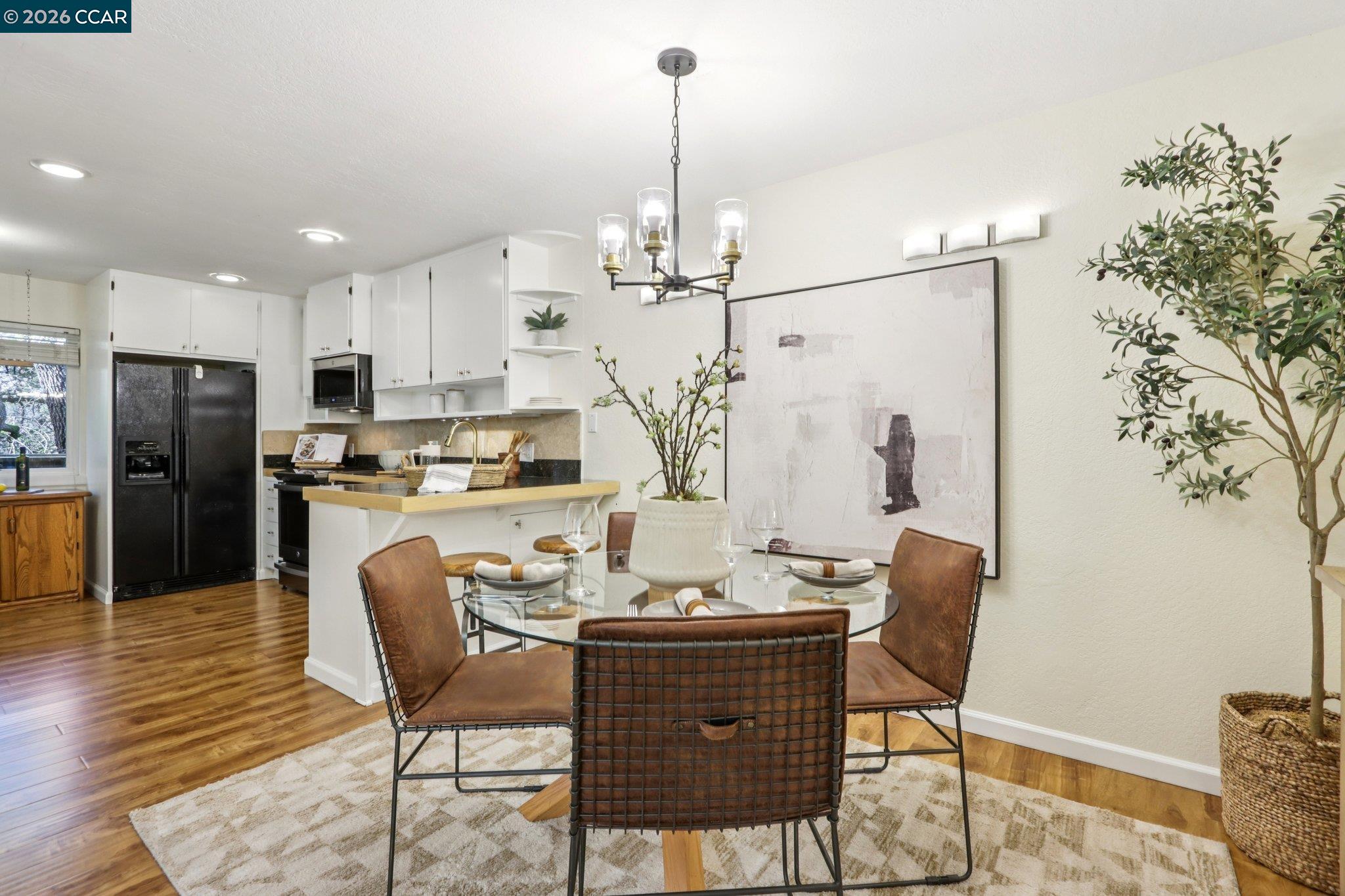 Detail Gallery Image 10 of 47 For 911 Dewing Ave, Lafayette,  CA 94549 - 3 Beds | 2/1 Baths