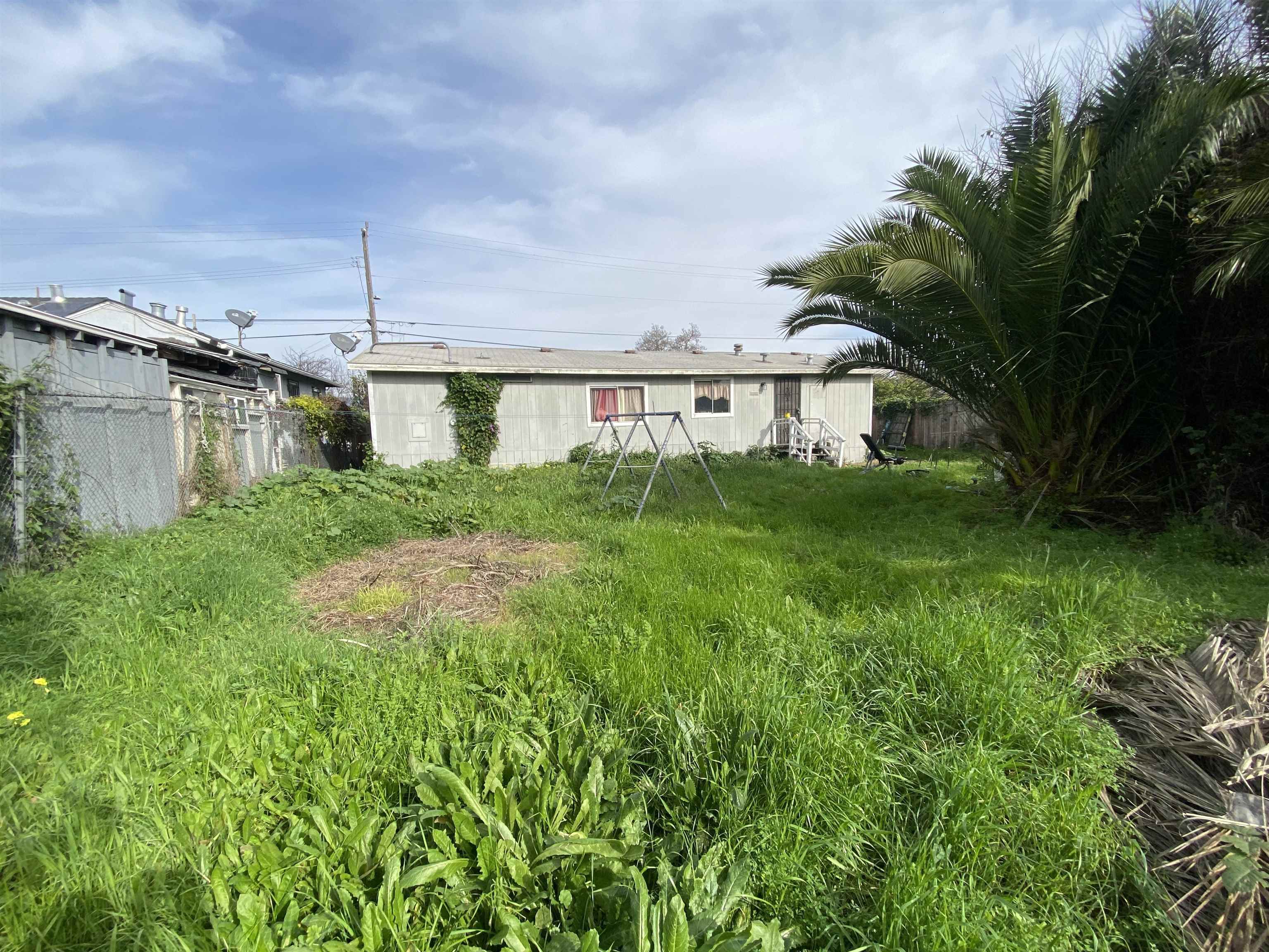 Detail Gallery Image 5 of 5 For 9515 Walter Ave, Oakland,  CA 94603 - 3 Beds | 2 Baths