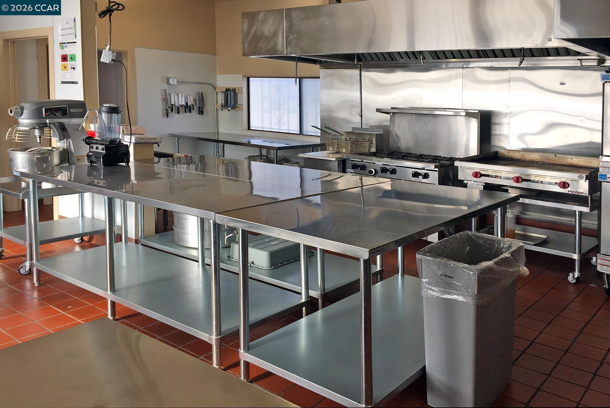 Detail Gallery Image 4 of 11 For 2818 Macarthur Blvd, Oakland,  CA 94602 - – Beds | – Baths