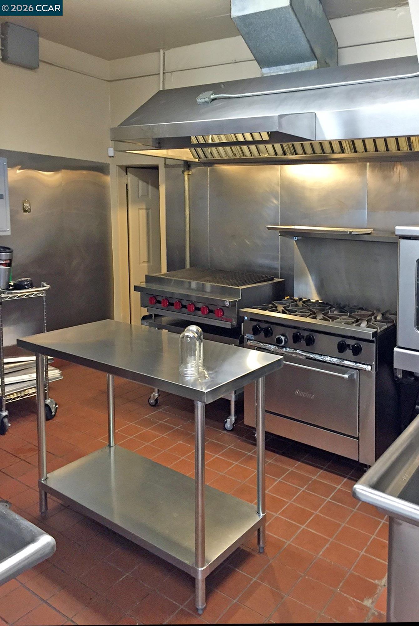 Detail Gallery Image 5 of 11 For 2818 Macarthur Blvd, Oakland,  CA 94602 - – Beds | – Baths