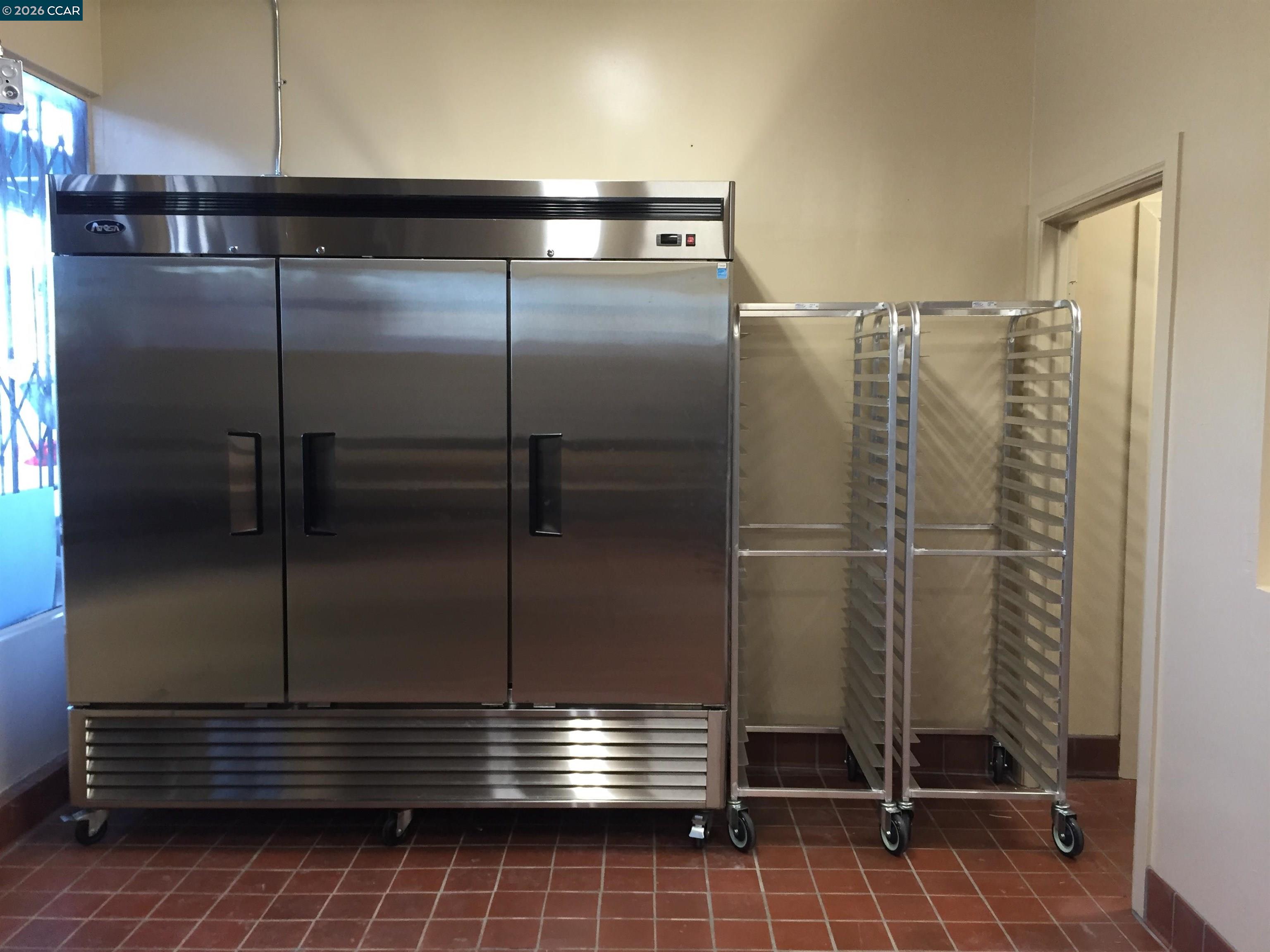 Detail Gallery Image 7 of 11 For 2818 Macarthur Blvd, Oakland,  CA 94602 - – Beds | – Baths