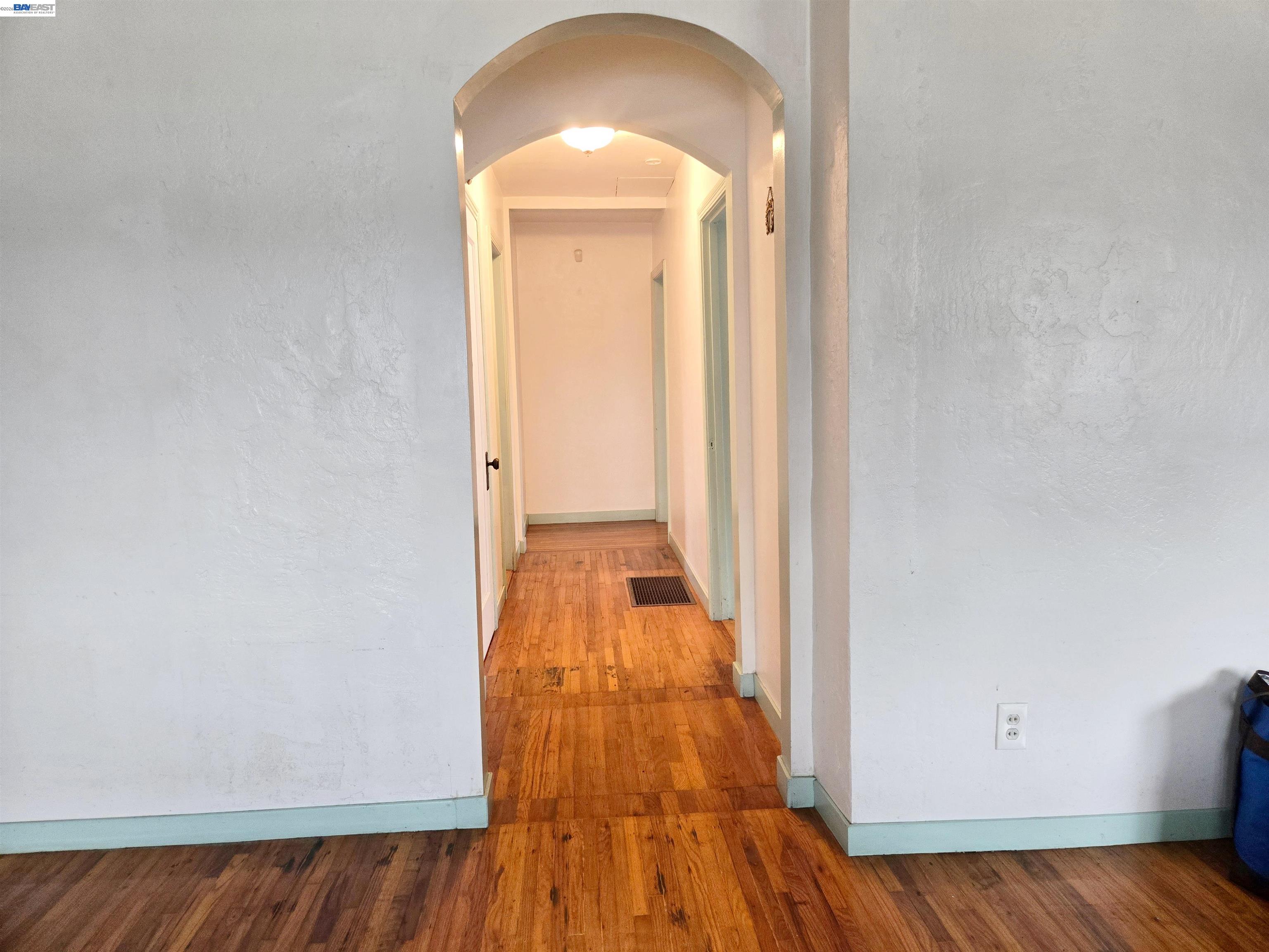 Detail Gallery Image 4 of 13 For 1243 62nd Ave, Oakland,  CA 94621 - 2 Beds | 1 Baths