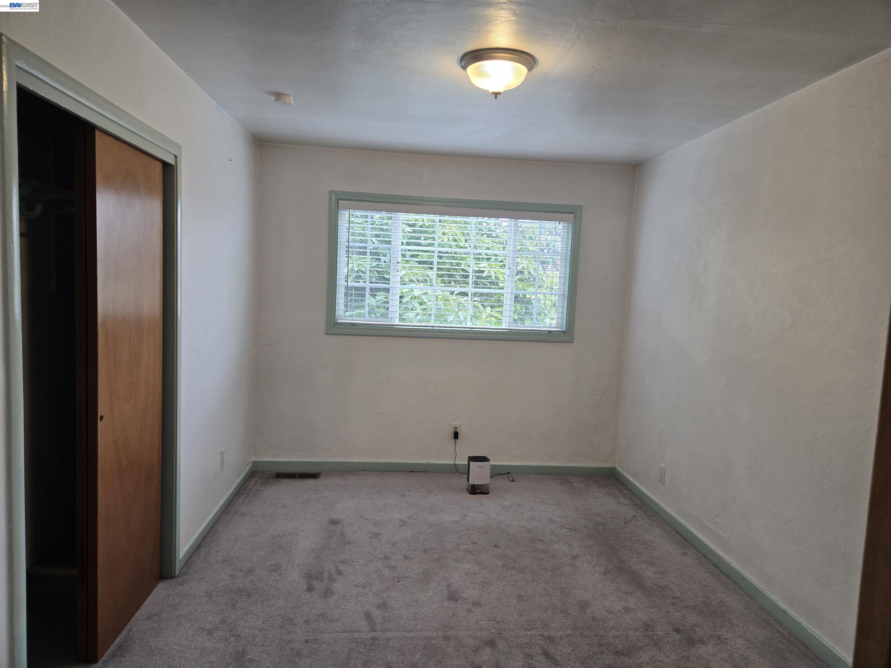 Detail Gallery Image 10 of 13 For 1243 62nd Ave, Oakland,  CA 94621 - 2 Beds | 1 Baths