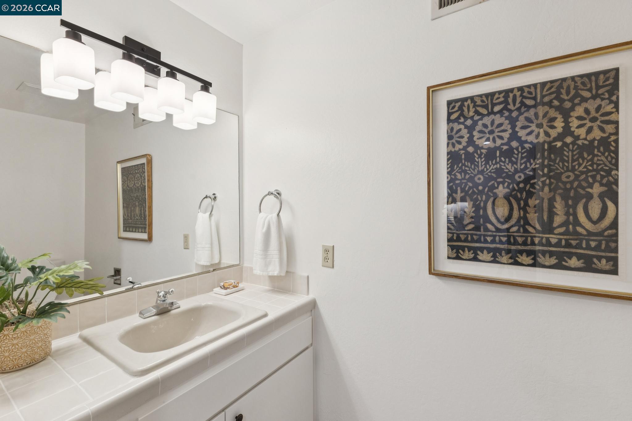 Detail Gallery Image 23 of 39 For 39 Saint Stephens Dr, Orinda,  CA 94563 - 4 Beds | 2/1 Baths