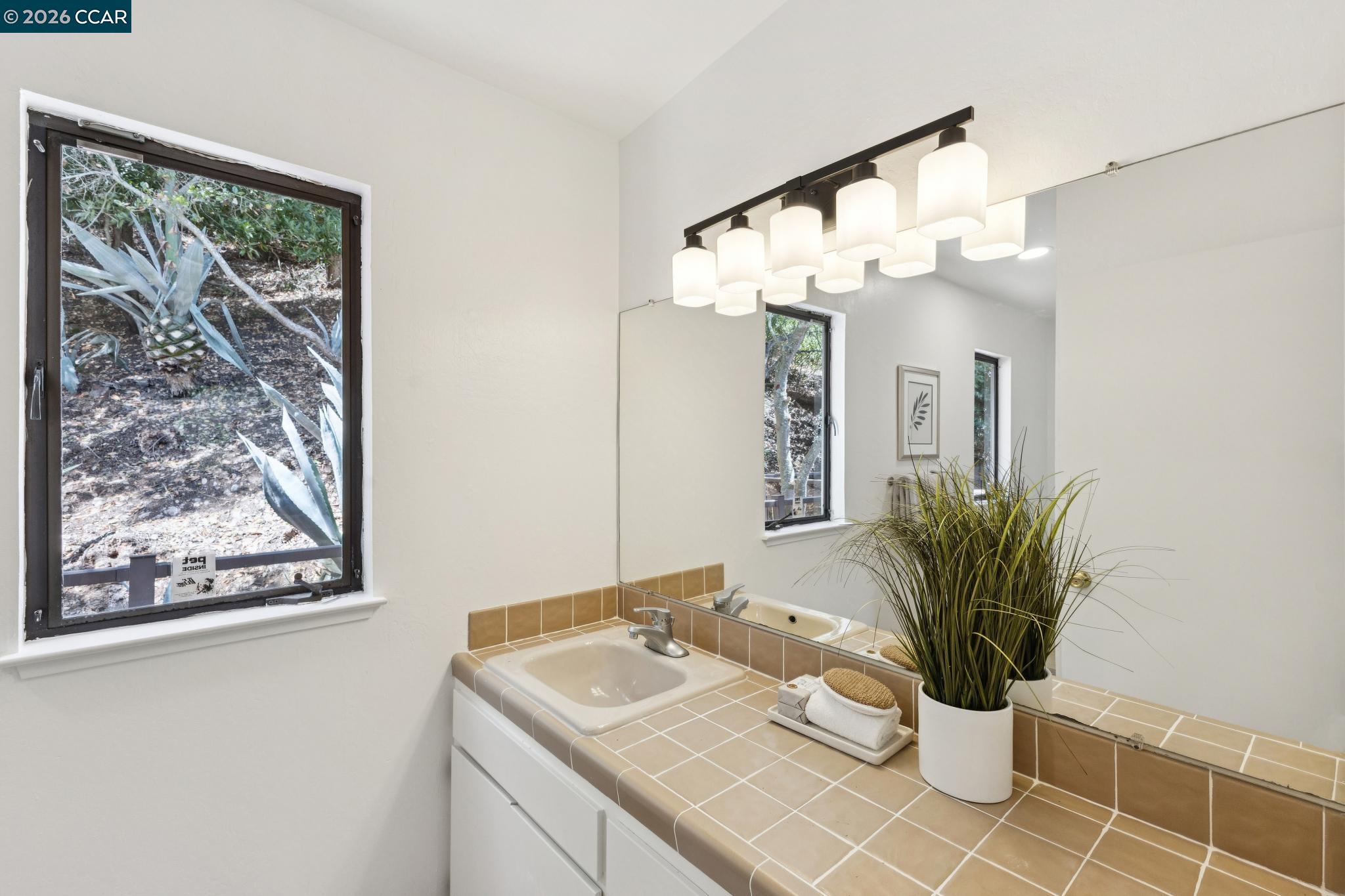 Detail Gallery Image 30 of 39 For 39 Saint Stephens Dr, Orinda,  CA 94563 - 4 Beds | 2/1 Baths