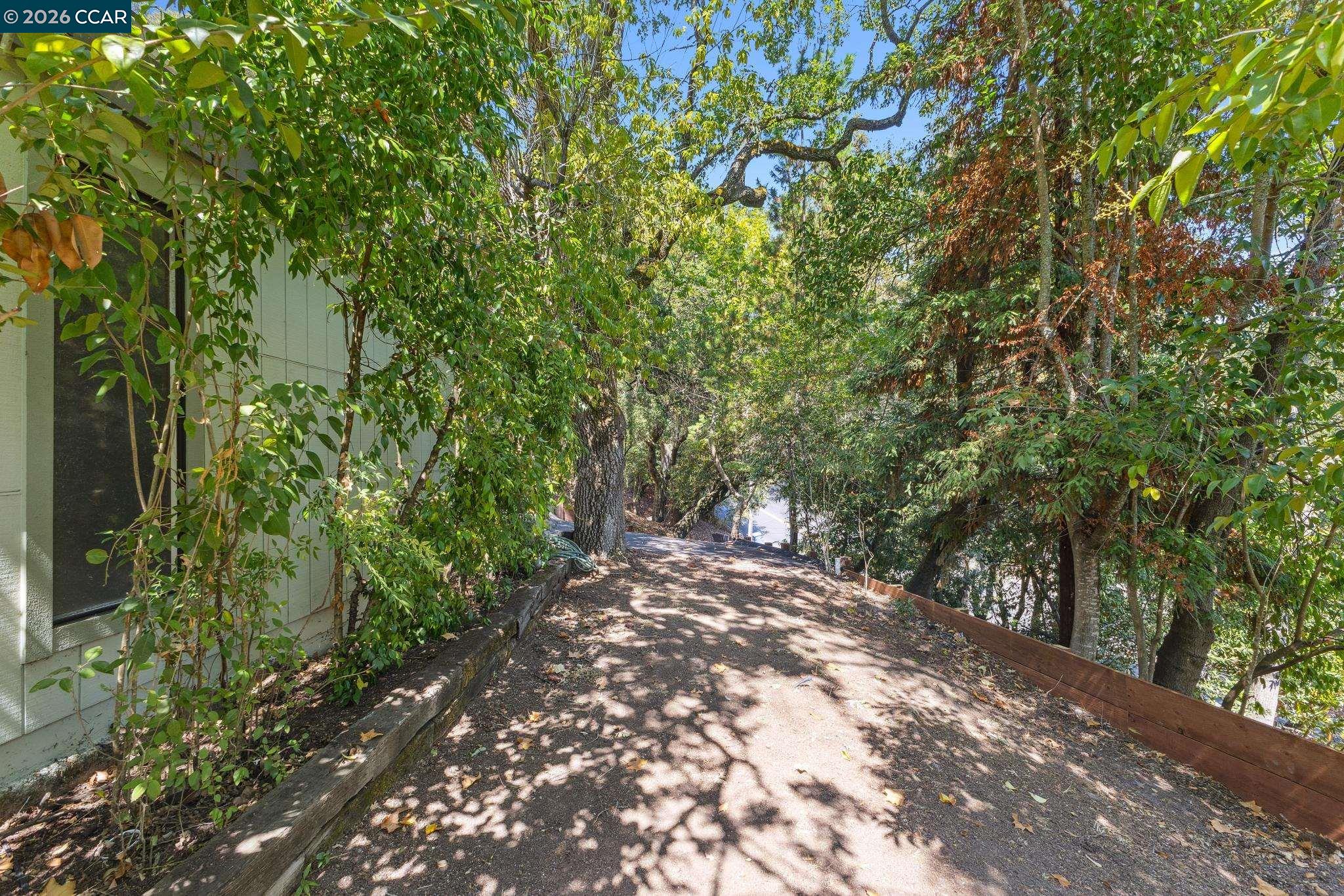 Detail Gallery Image 38 of 39 For 39 Saint Stephens Dr, Orinda,  CA 94563 - 4 Beds | 2/1 Baths