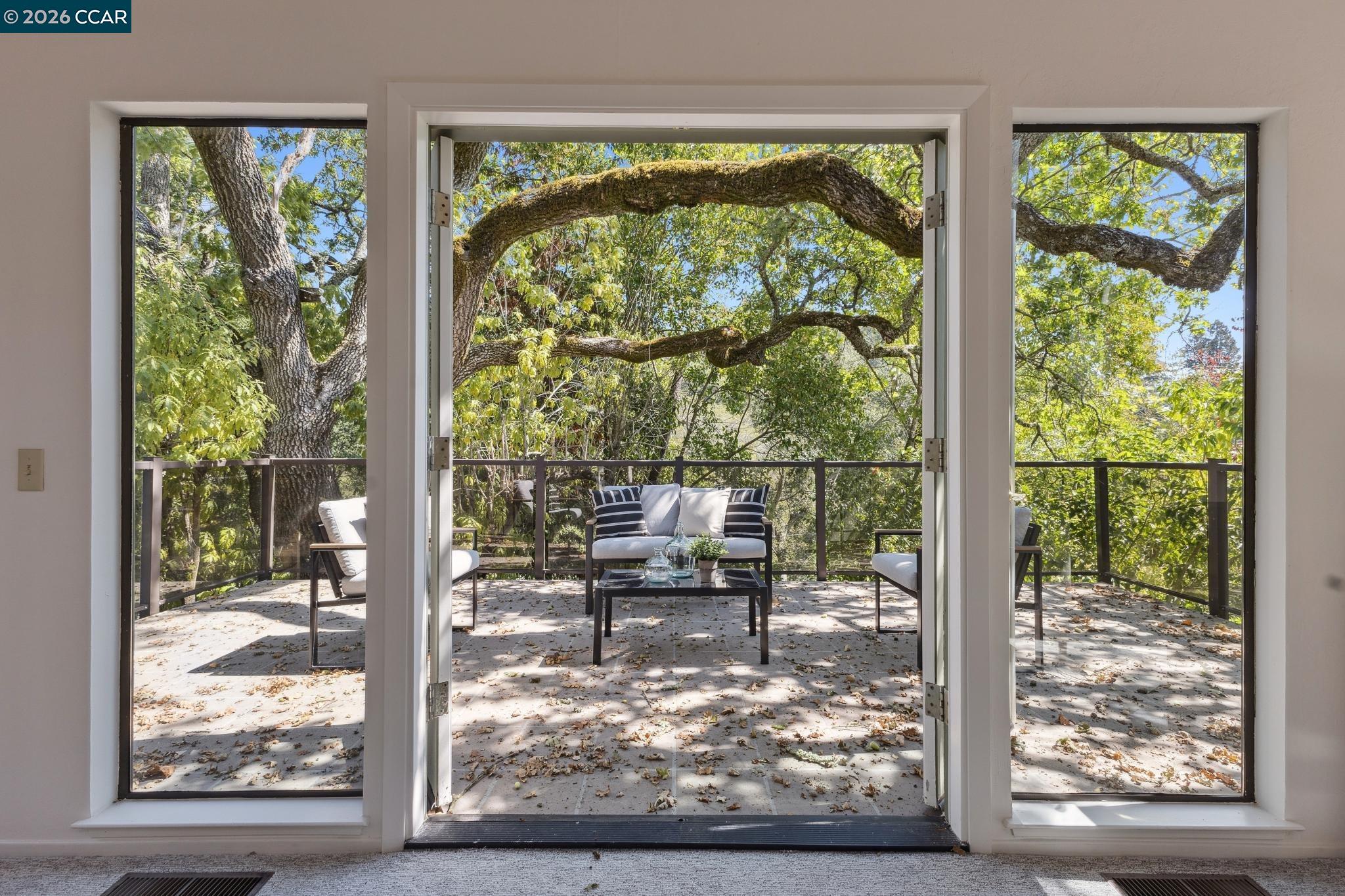 Detail Gallery Image 6 of 39 For 39 Saint Stephens Dr, Orinda,  CA 94563 - 4 Beds | 2/1 Baths