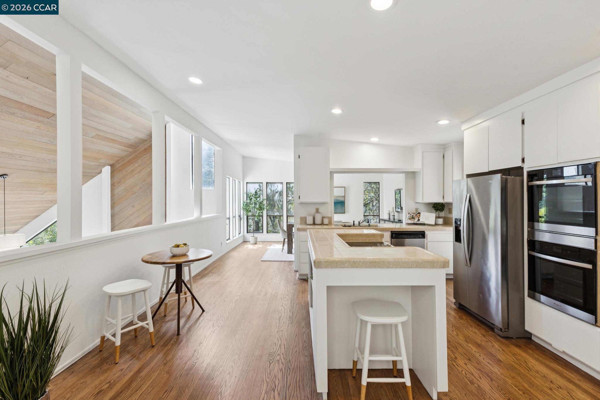 Detail Gallery Image 10 of 39 For 39 Saint Stephens Dr, Orinda,  CA 94563 - 4 Beds | 2/1 Baths