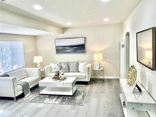 Detail Gallery Image 2 of 14 For 25696 Lander Ave, Hayward,  CA 94544 - 4 Beds | 2 Baths