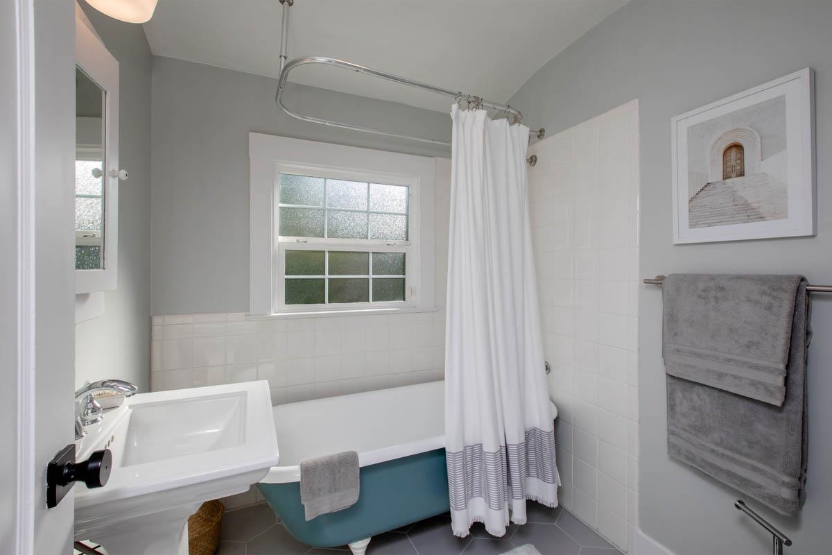 Detail Gallery Image 30 of 60 For 3000 Acton St, Berkeley,  CA 94702 - 2 Beds | 1 Baths