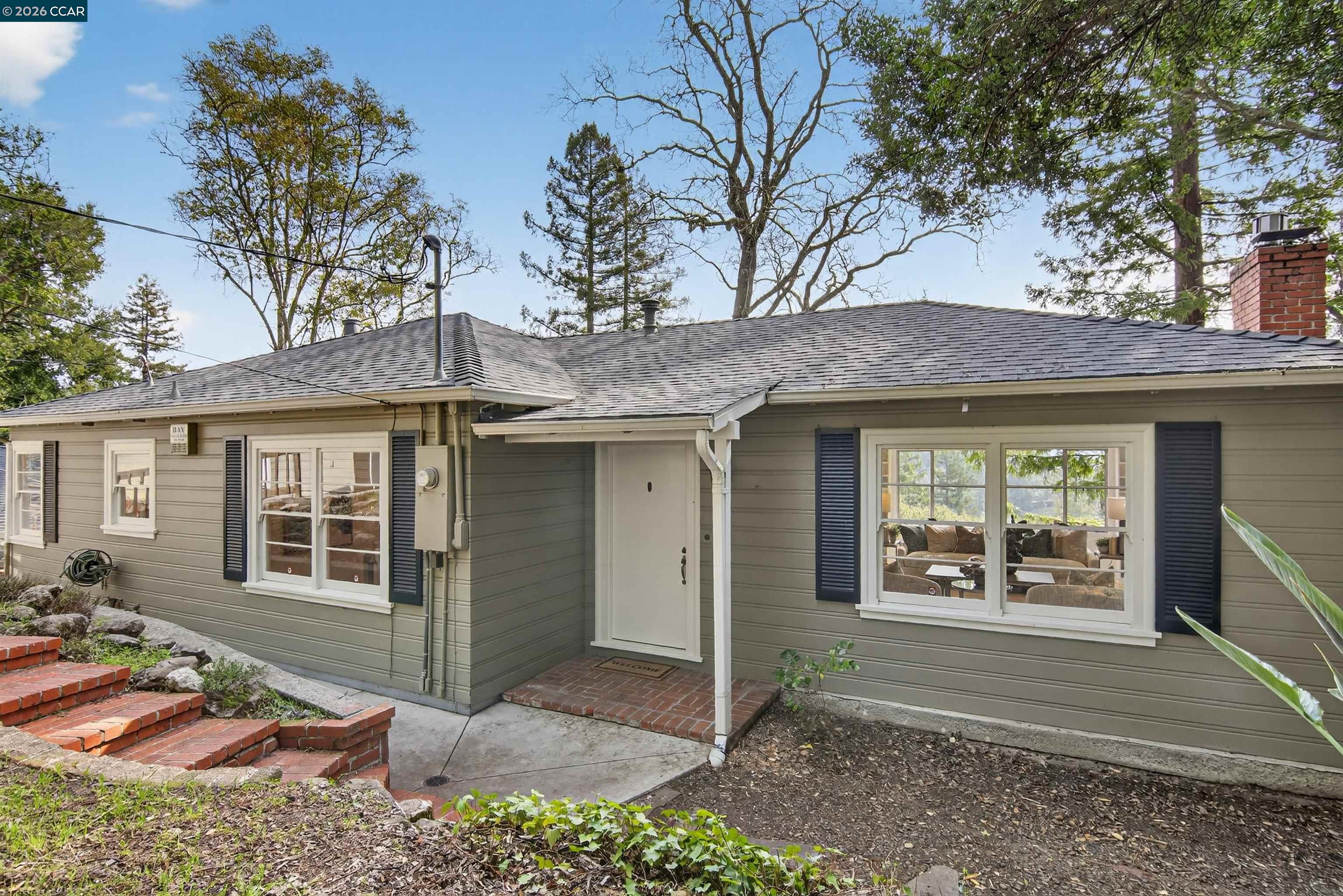 Detail Gallery Image 2 of 47 For 22 Las Palomas, Orinda,  CA 94563 - 3 Beds | 3 Baths