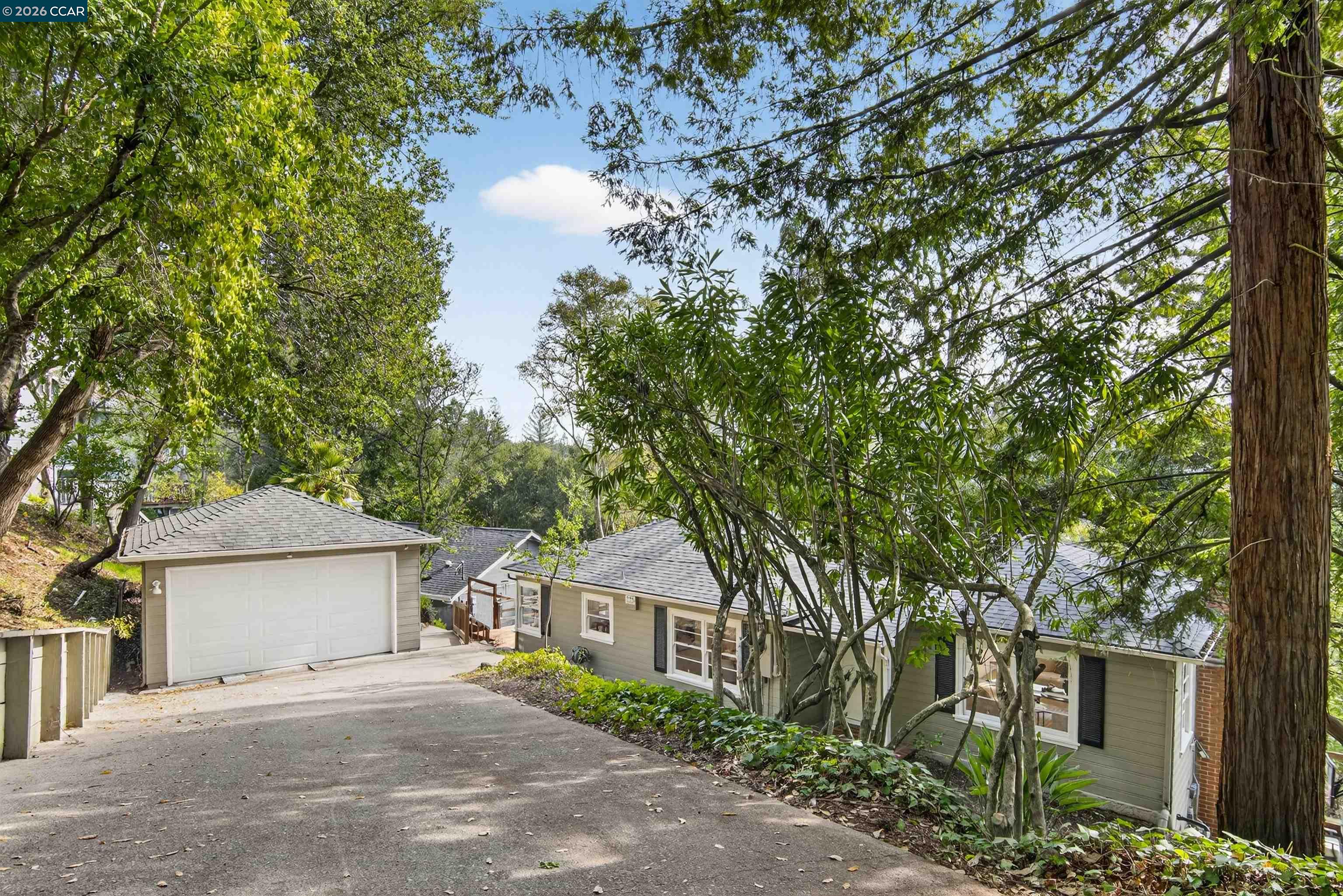 Detail Gallery Image 3 of 47 For 22 Las Palomas, Orinda,  CA 94563 - 3 Beds | 3 Baths