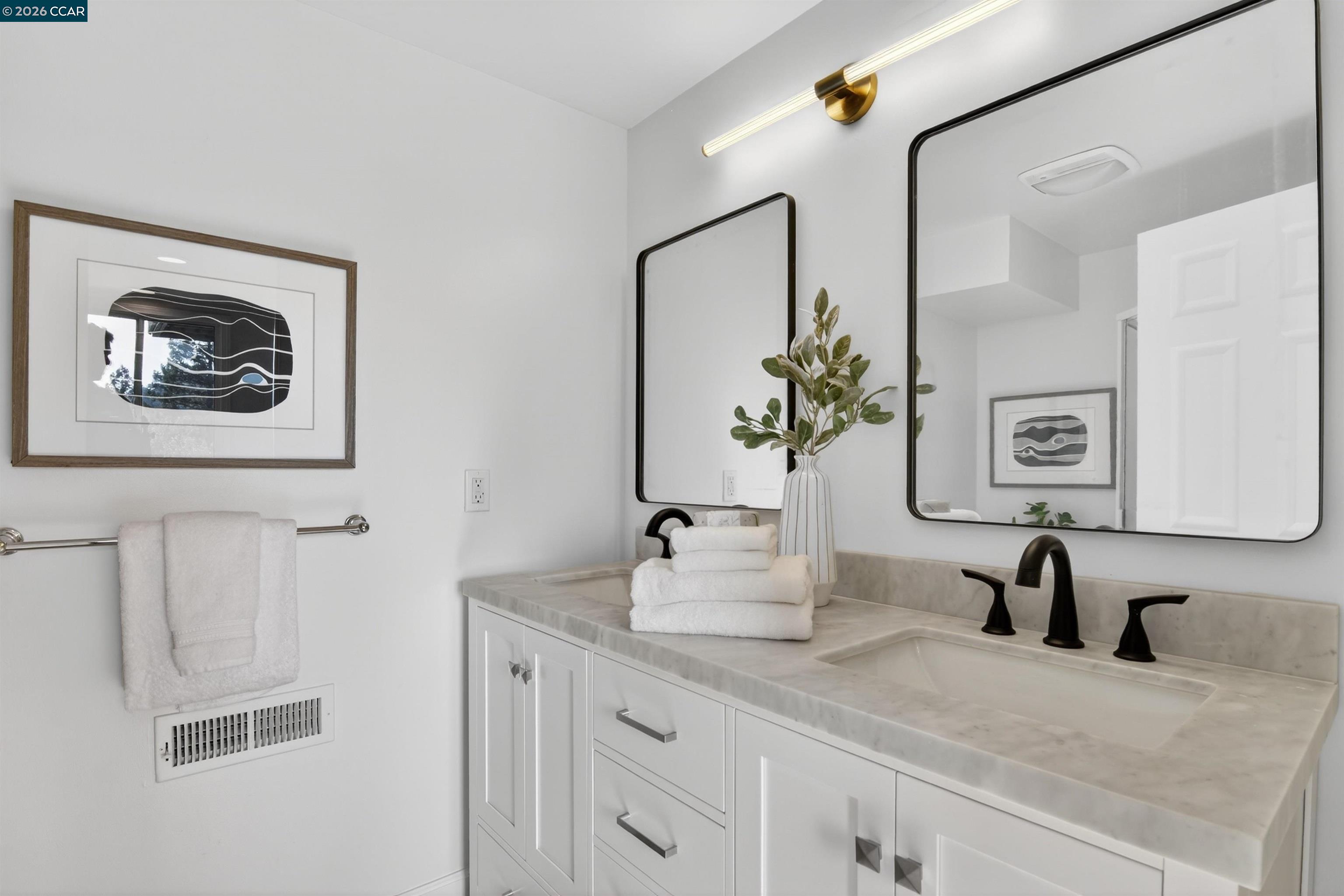 Detail Gallery Image 24 of 47 For 22 Las Palomas, Orinda,  CA 94563 - 3 Beds | 3 Baths