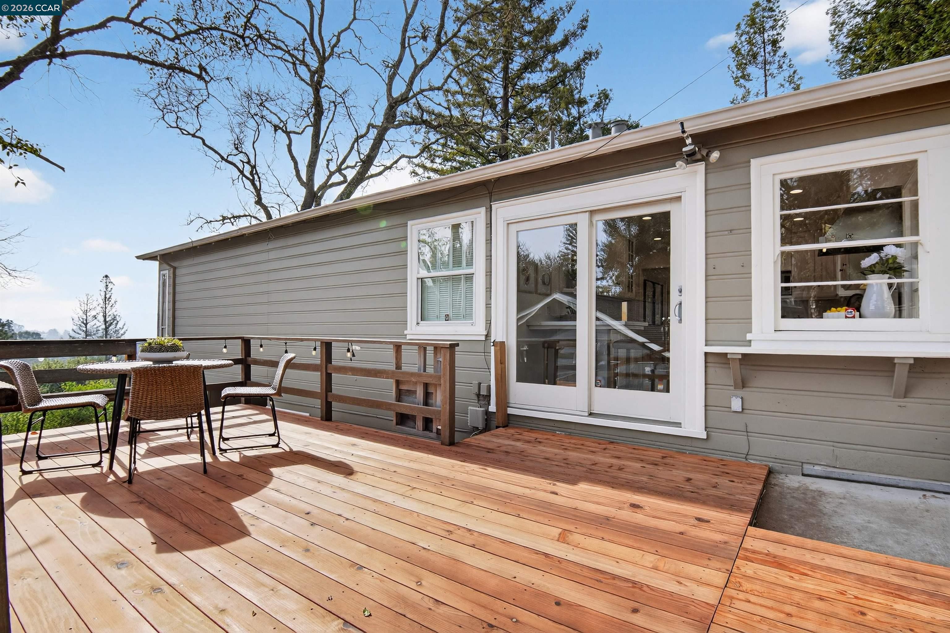 Detail Gallery Image 28 of 47 For 22 Las Palomas, Orinda,  CA 94563 - 3 Beds | 3 Baths