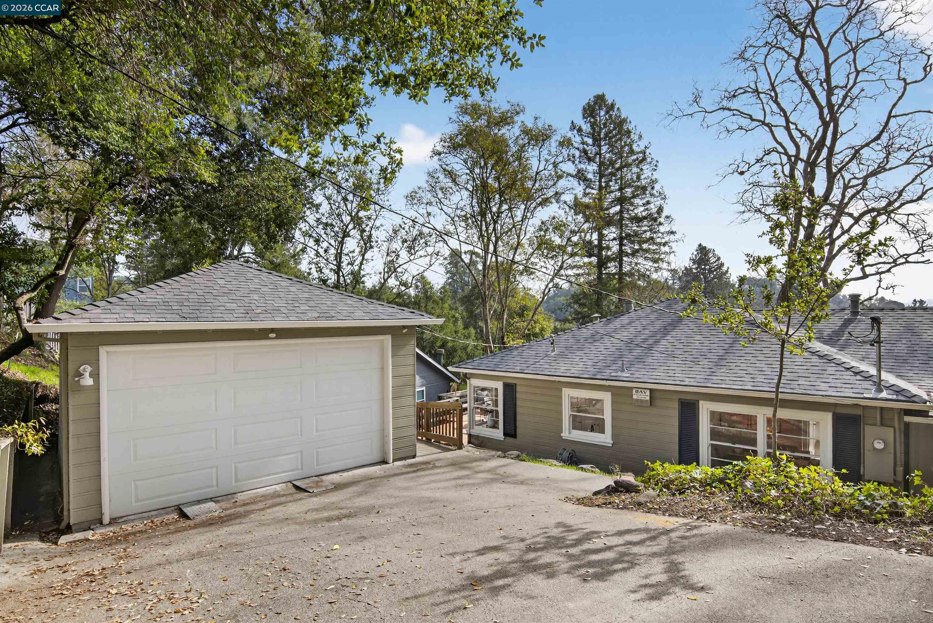 Detail Gallery Image 4 of 47 For 22 Las Palomas, Orinda,  CA 94563 - 3 Beds | 3 Baths