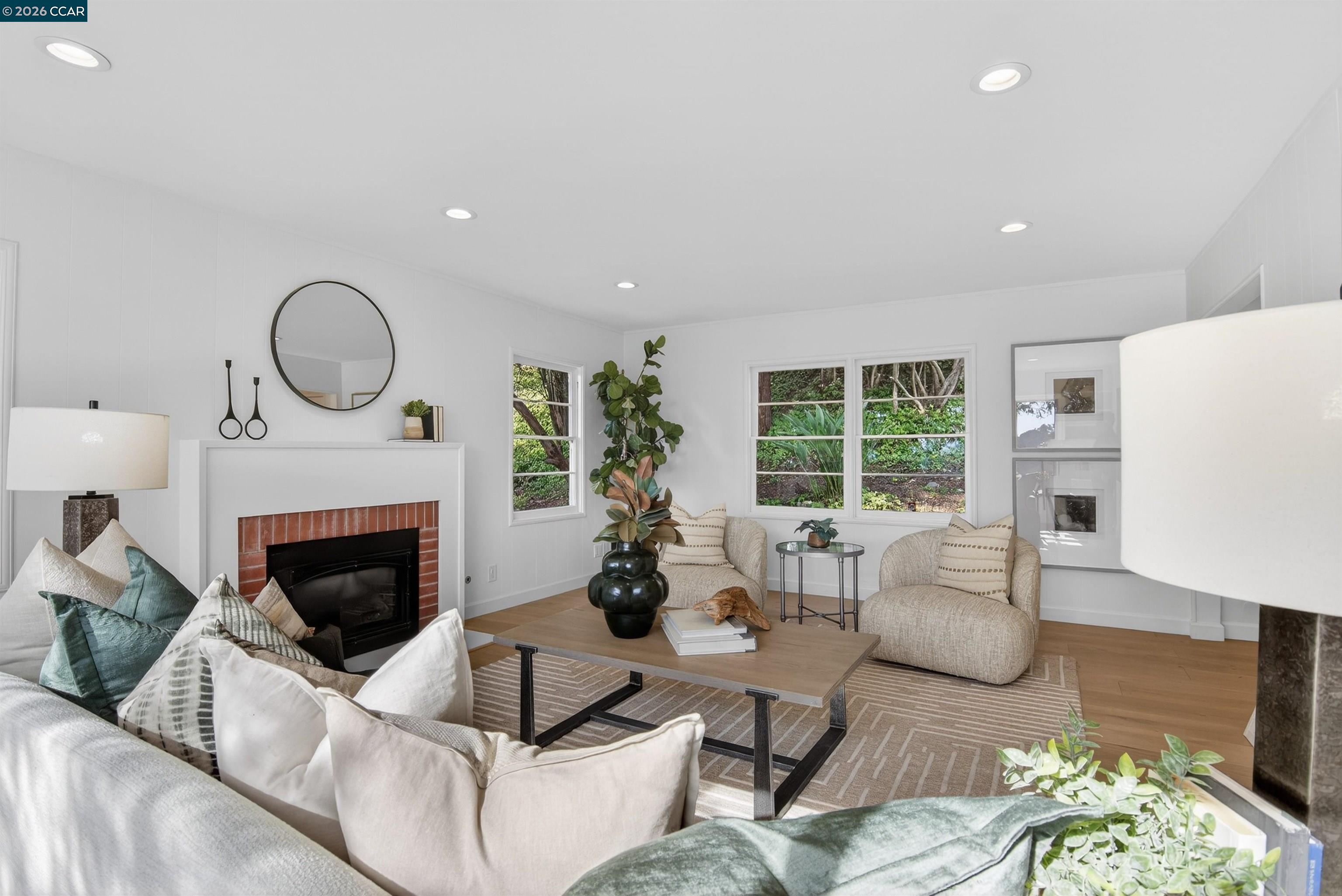 Detail Gallery Image 7 of 47 For 22 Las Palomas, Orinda,  CA 94563 - 3 Beds | 3 Baths