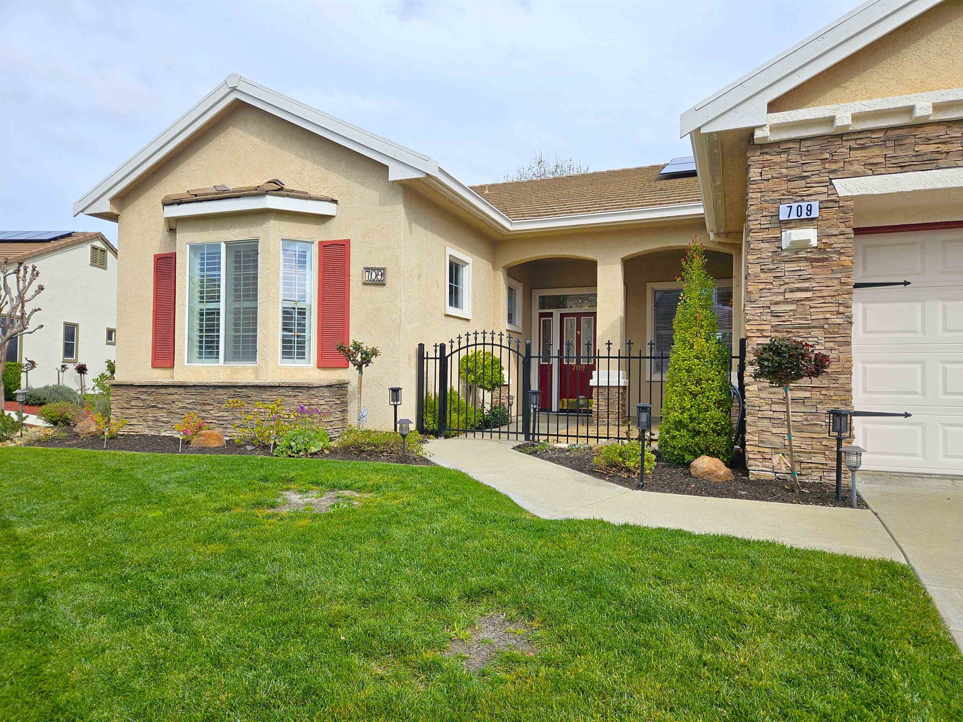 Detail Gallery Image 3 of 41 For 709 Richardson Dr, Brentwood,  CA 94513 - 2 Beds | 2/1 Baths