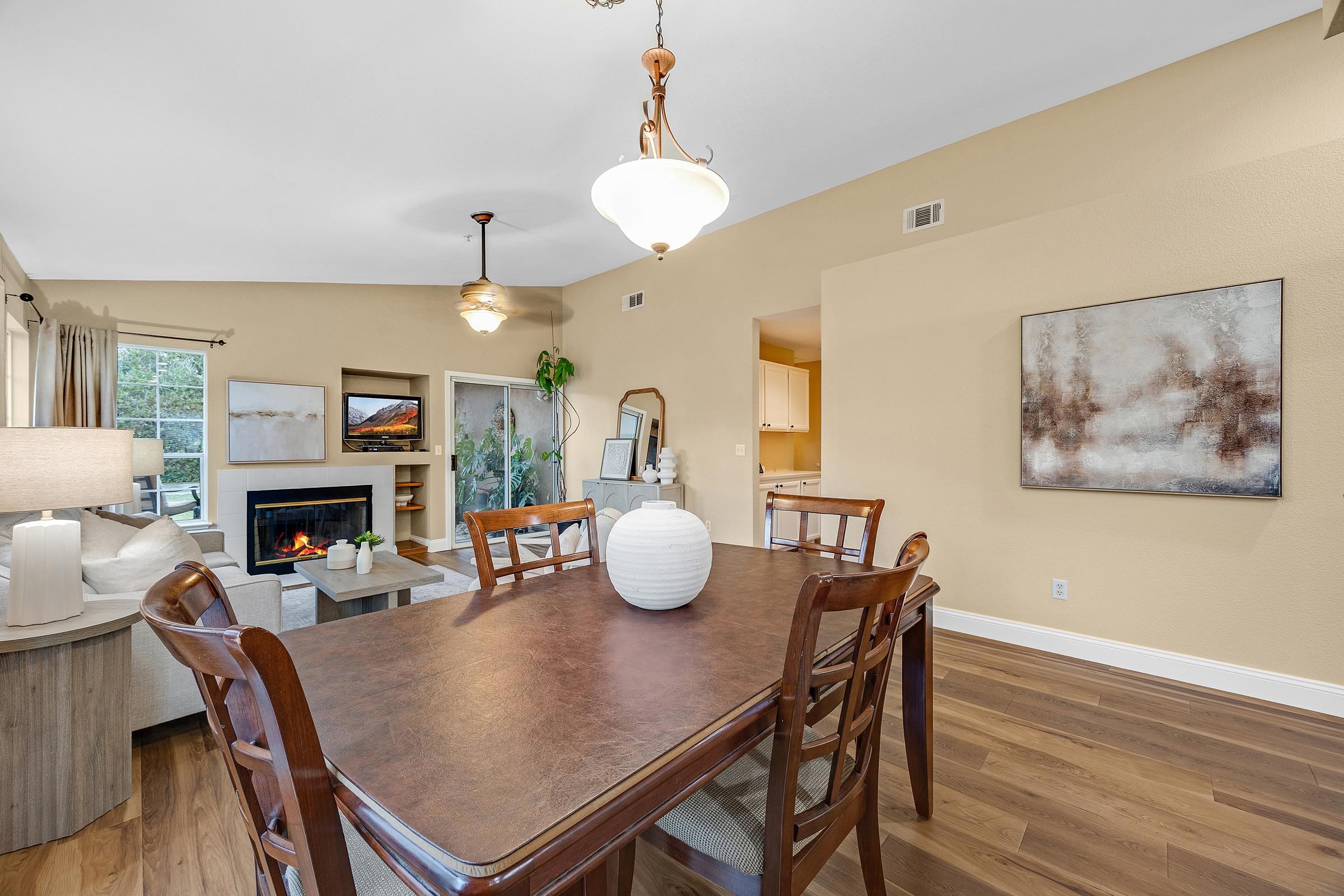 Detail Gallery Image 11 of 44 For 1127 Meadow Drive, Livermore,  CA 94551 - 3 Beds | 2 Baths