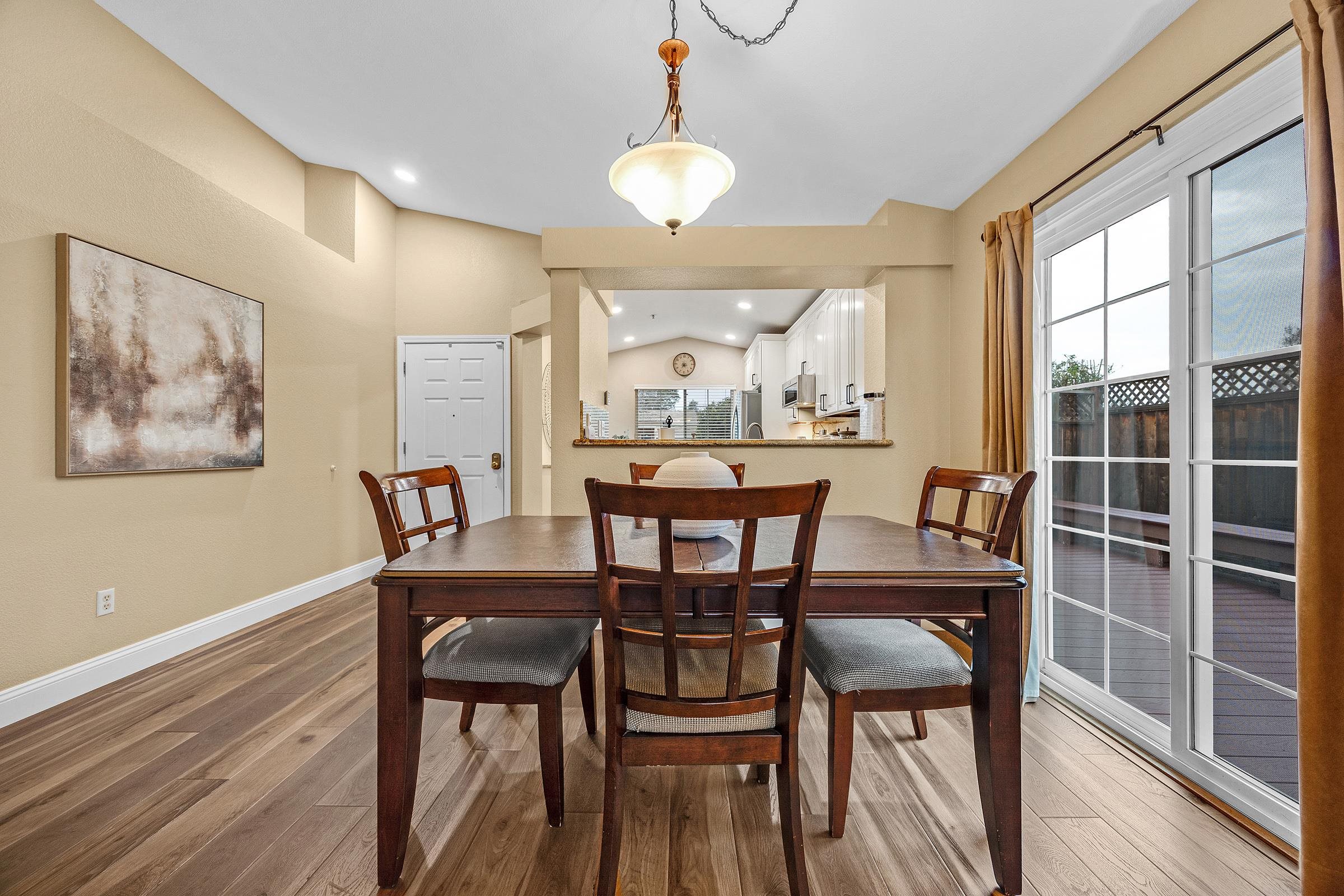 Detail Gallery Image 12 of 44 For 1127 Meadow Drive, Livermore,  CA 94551 - 3 Beds | 2 Baths