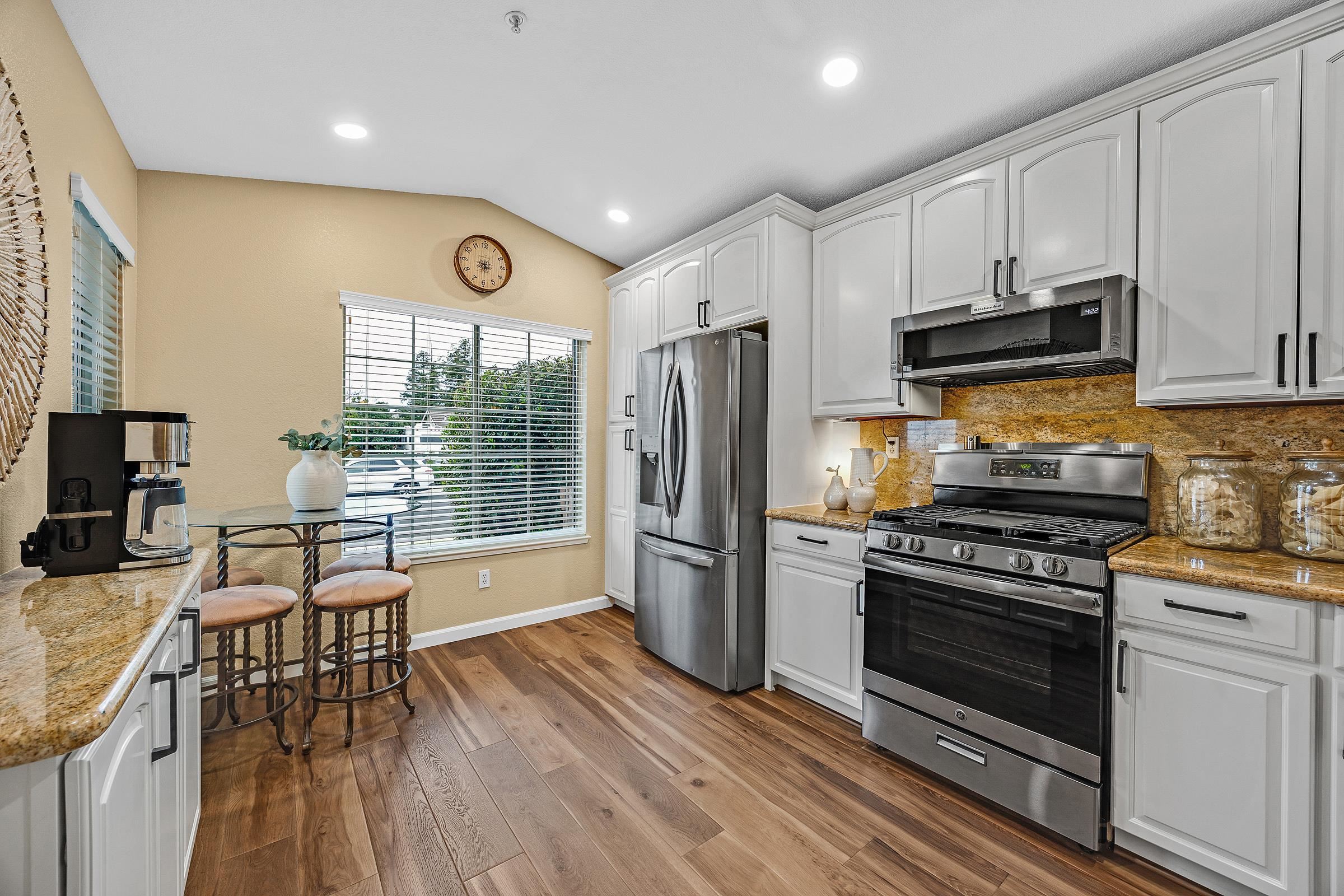 Detail Gallery Image 13 of 44 For 1127 Meadow Drive, Livermore,  CA 94551 - 3 Beds | 2 Baths