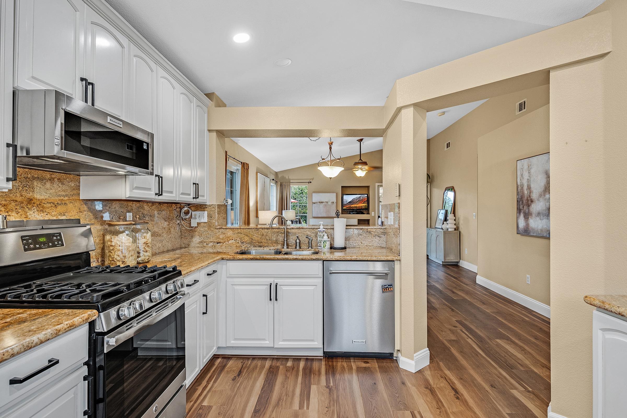 Detail Gallery Image 14 of 44 For 1127 Meadow Drive, Livermore,  CA 94551 - 3 Beds | 2 Baths