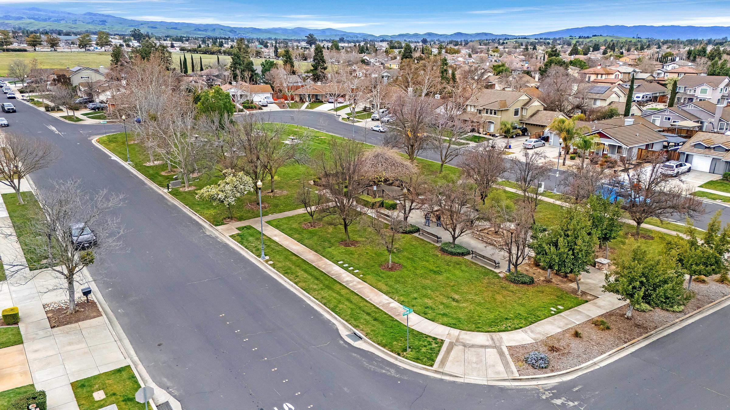 Detail Gallery Image 39 of 44 For 1127 Meadow Drive, Livermore,  CA 94551 - 3 Beds | 2 Baths