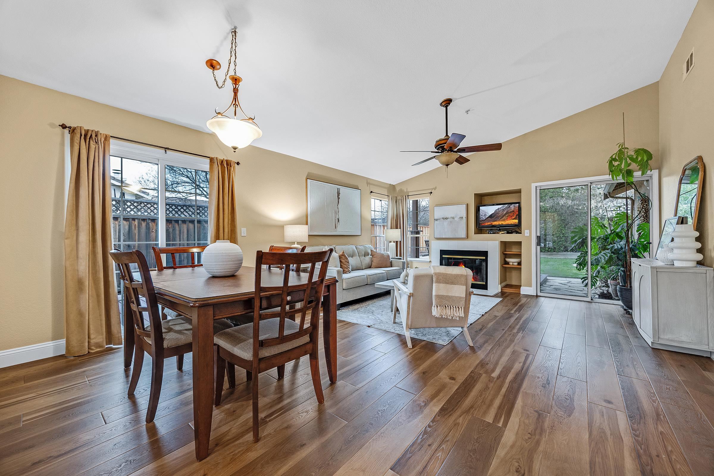 Detail Gallery Image 9 of 44 For 1127 Meadow Drive, Livermore,  CA 94551 - 3 Beds | 2 Baths