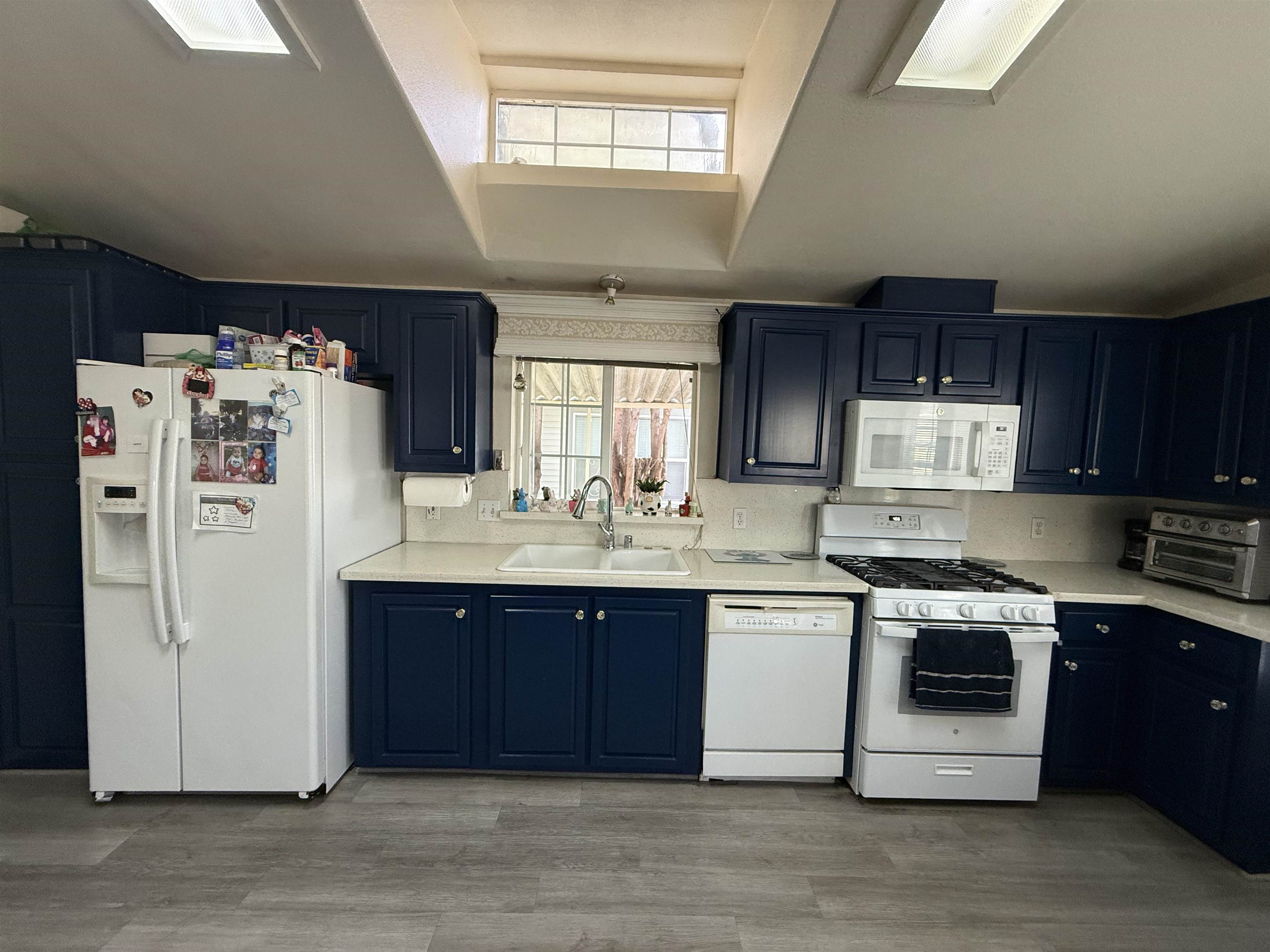 Detail Gallery Image 4 of 9 For 1225 Vienna Dr #32,  Sunnyvale,  CA 94089 - 3 Beds | 2 Baths