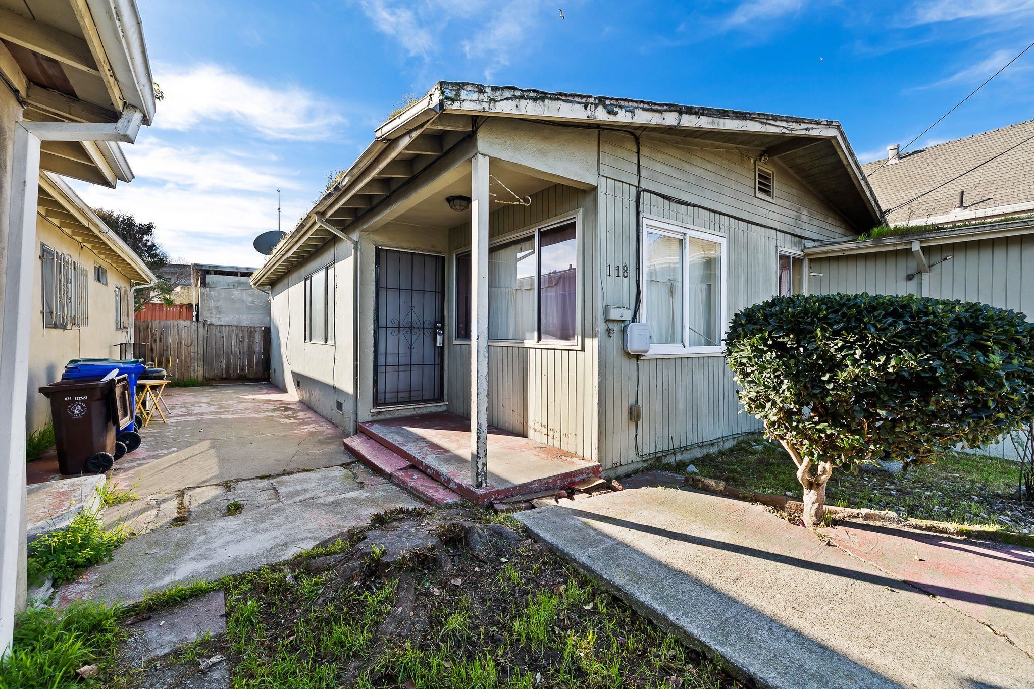 Detail Gallery Image 4 of 25 For 118 Maine Avenue, Richmond,  CA 94804-2136 - 3 Beds | 1/1 Baths