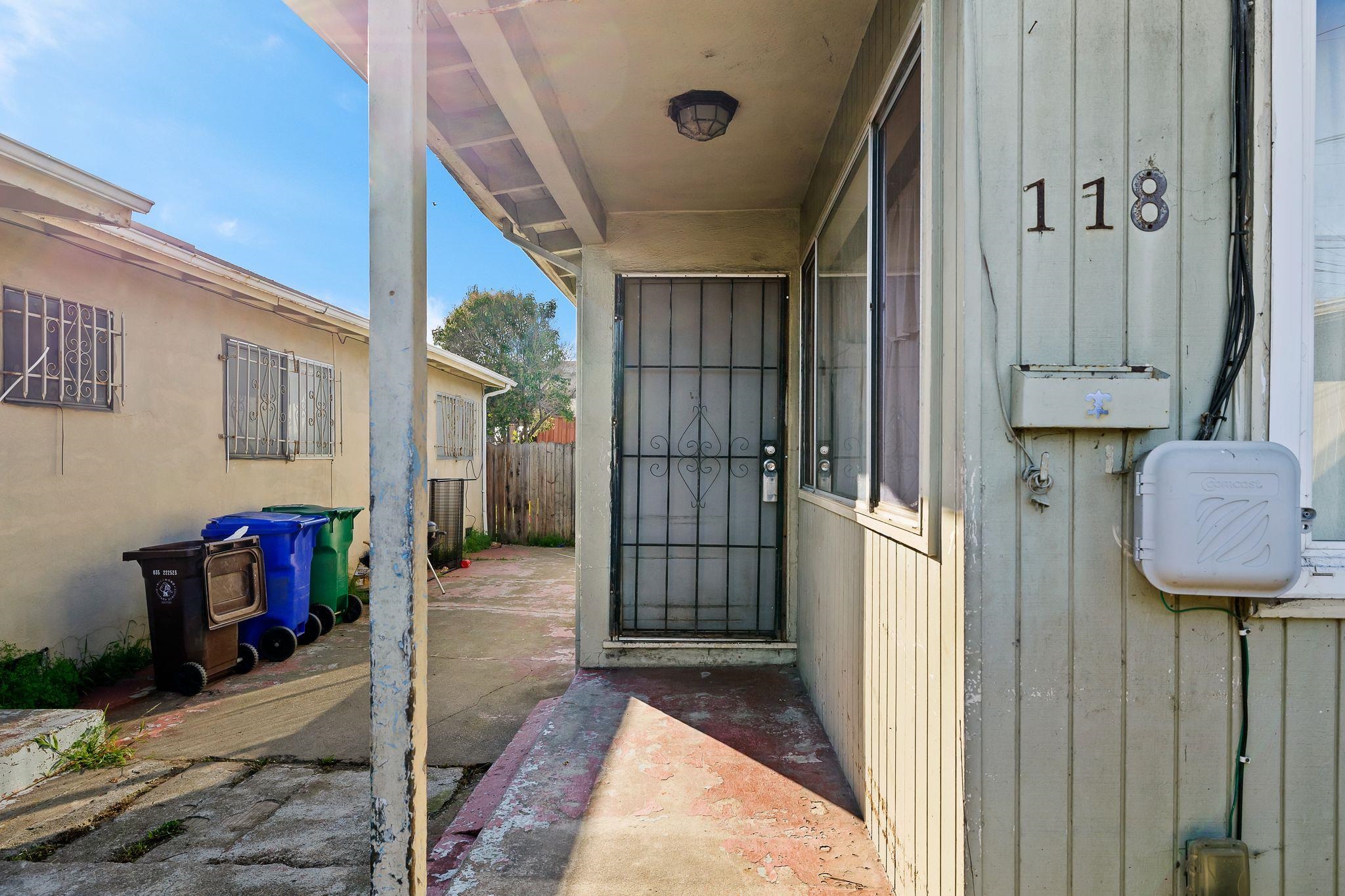 Detail Gallery Image 5 of 25 For 118 Maine Avenue, Richmond,  CA 94804-2136 - 3 Beds | 1/1 Baths