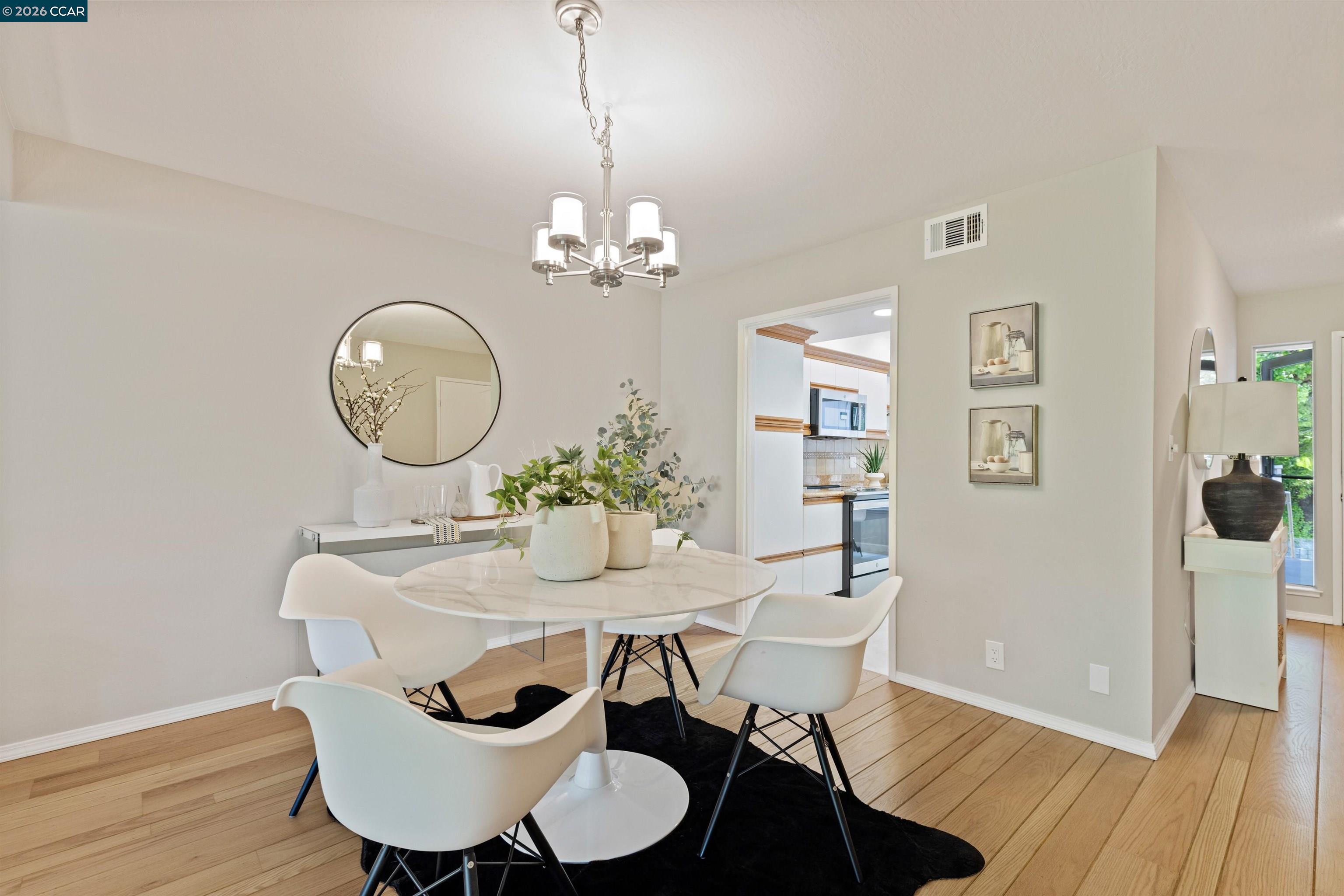 Detail Gallery Image 5 of 24 For 2055 Cactus Ct #3,  Walnut Creek,  CA 94595 - 2 Beds | 2 Baths