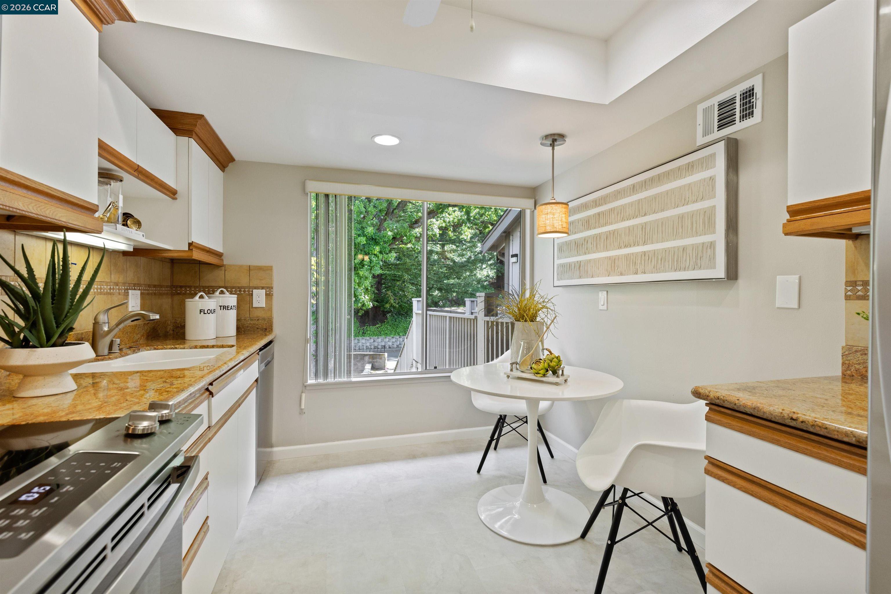 Detail Gallery Image 7 of 24 For 2055 Cactus Ct #3,  Walnut Creek,  CA 94595 - 2 Beds | 2 Baths