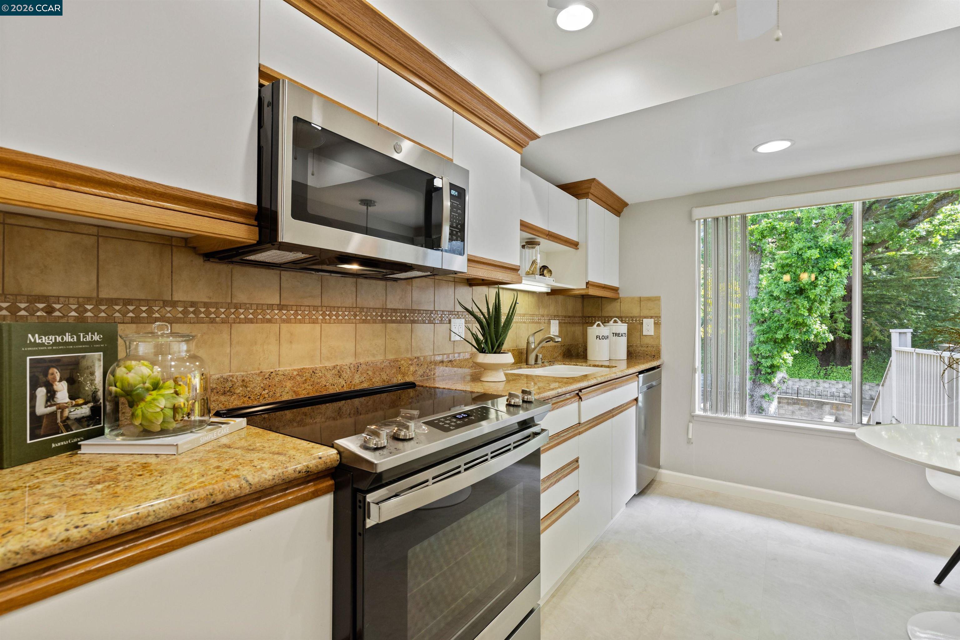 Detail Gallery Image 8 of 24 For 2055 Cactus Ct #3,  Walnut Creek,  CA 94595 - 2 Beds | 2 Baths