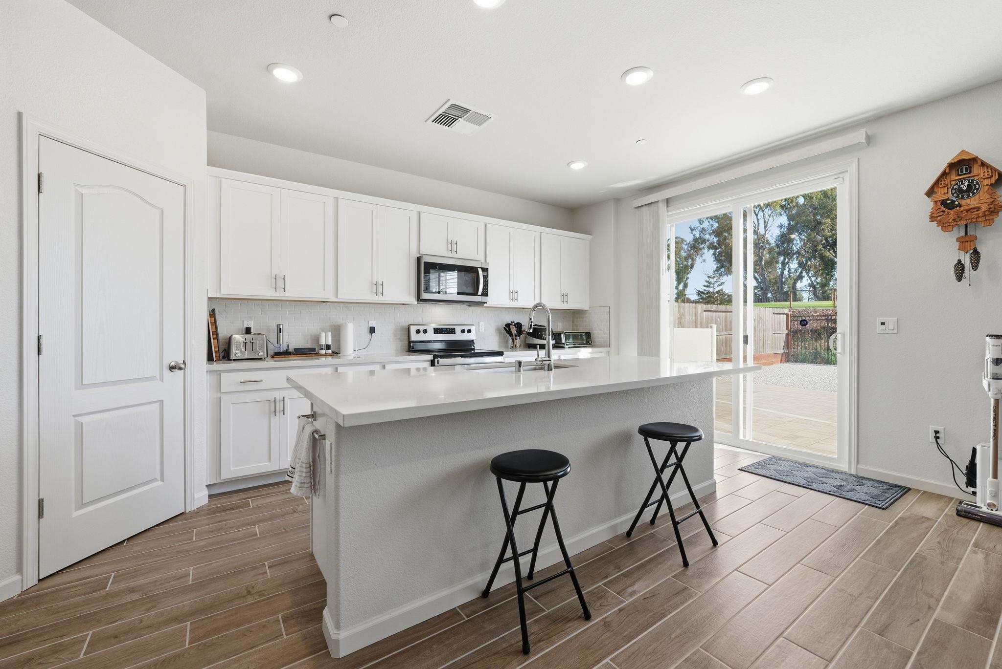 Detail Gallery Image 6 of 51 For 4158 Markovich Ct, Richmond,  CA 94806 - 4 Beds | 3 Baths