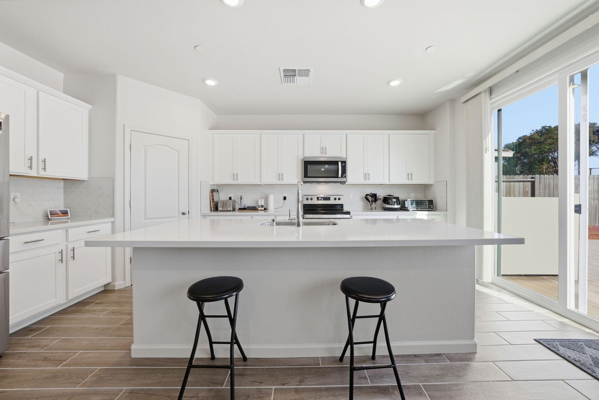 Detail Gallery Image 9 of 51 For 4158 Markovich Ct, Richmond,  CA 94806 - 4 Beds | 3 Baths