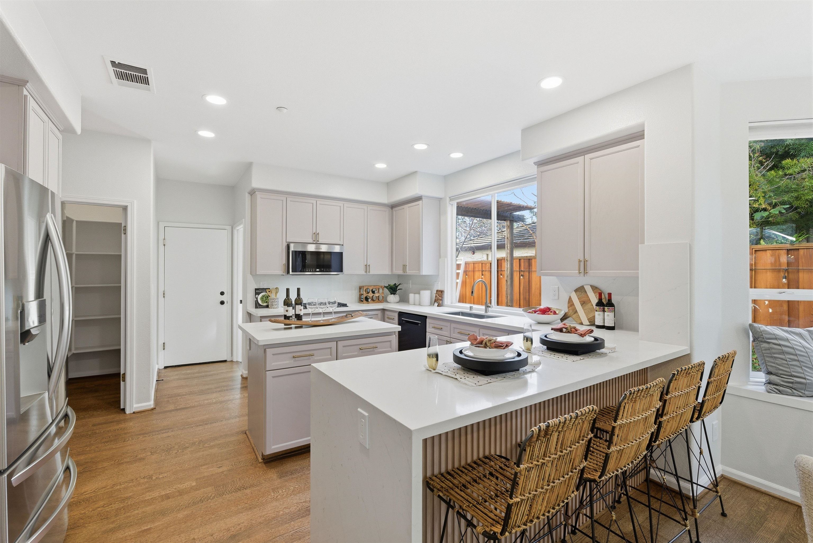 Detail Gallery Image 13 of 46 For 1147 Rebecca Dr, Livermore,  CA 94550 - 4 Beds | 3/1 Baths