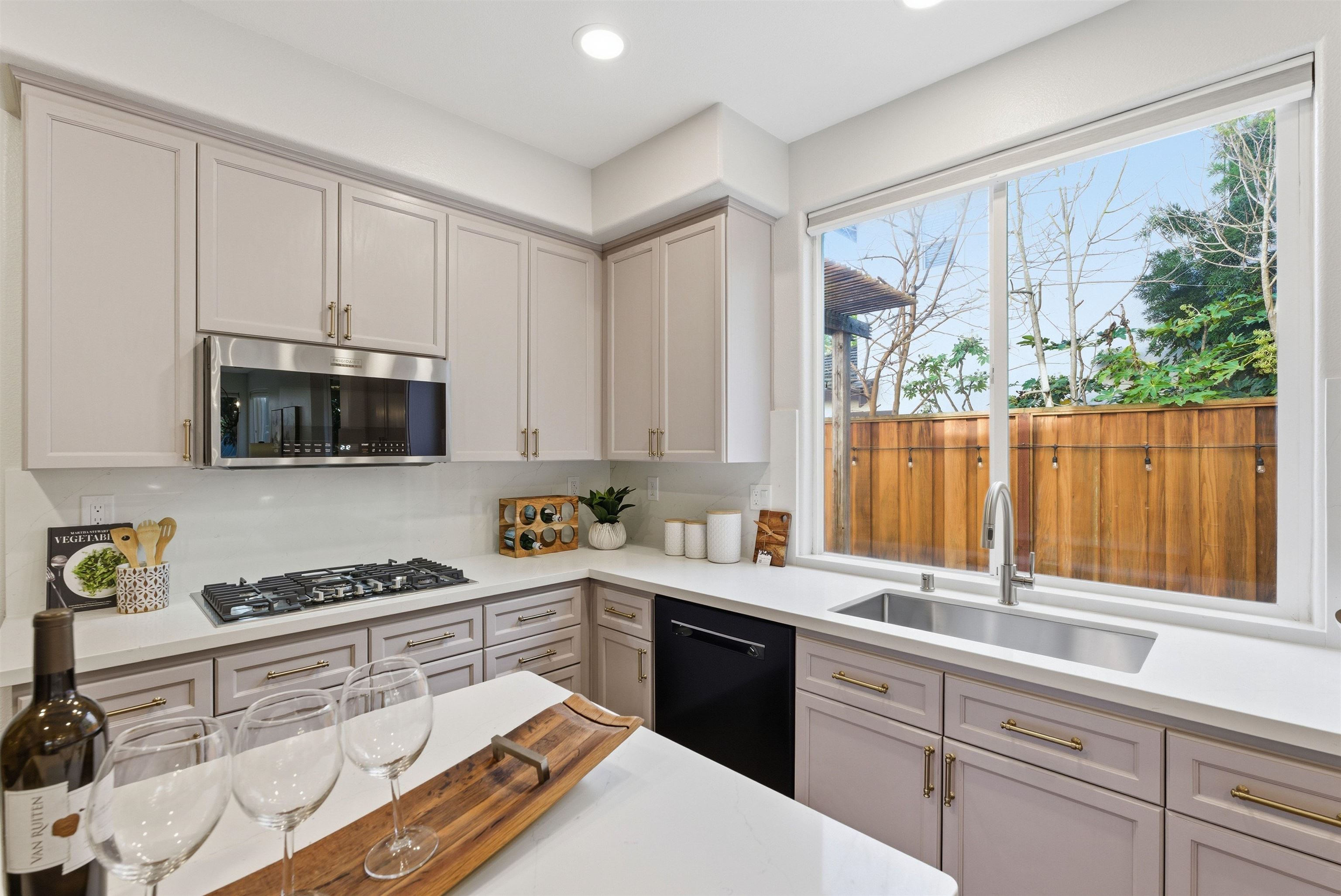 Detail Gallery Image 15 of 46 For 1147 Rebecca Dr, Livermore,  CA 94550 - 4 Beds | 3/1 Baths