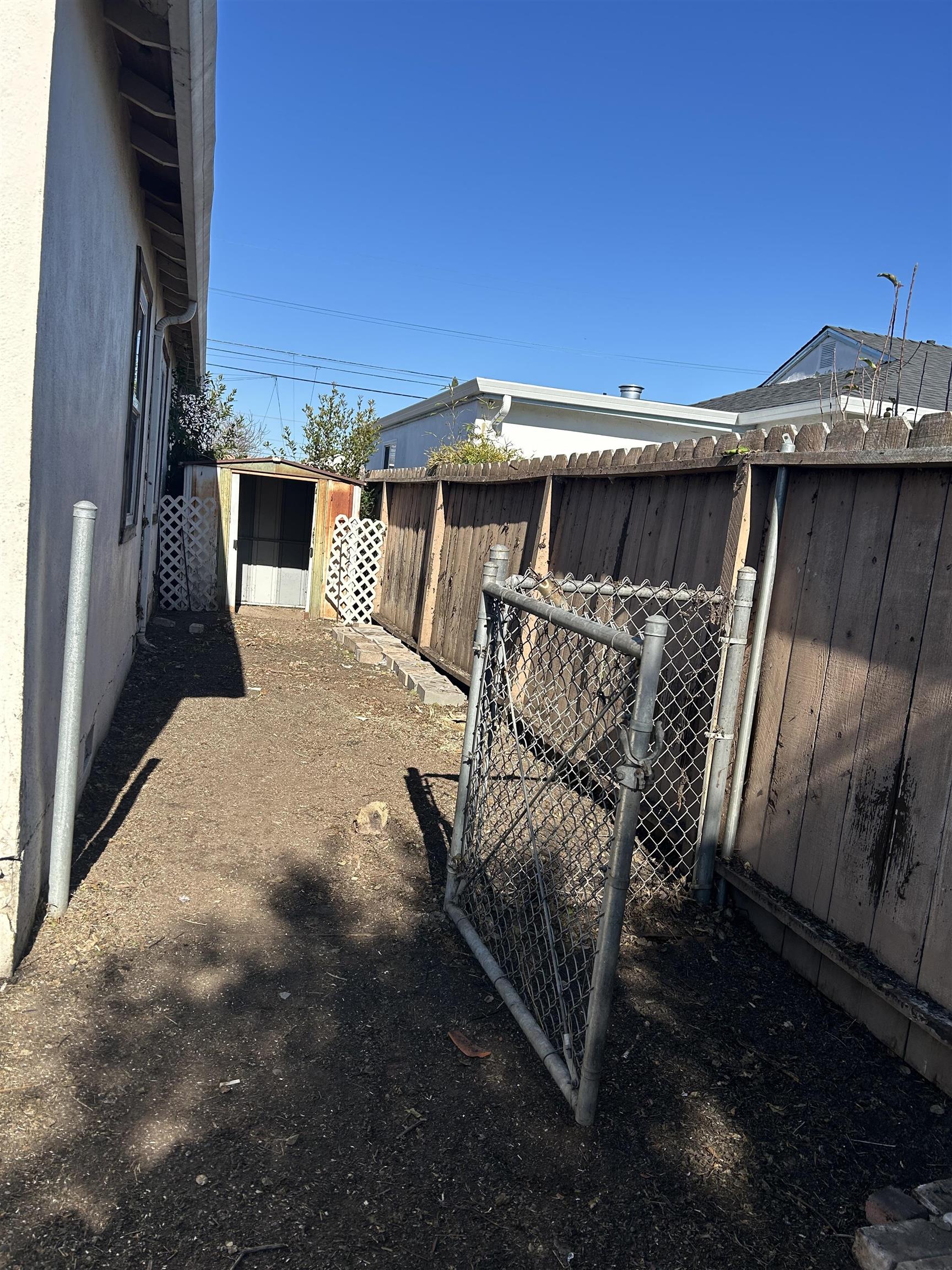 Detail Gallery Image 4 of 10 For 1086 Mersey Ave, San Leandro,  CA 94579 - 3 Beds | 1 Baths