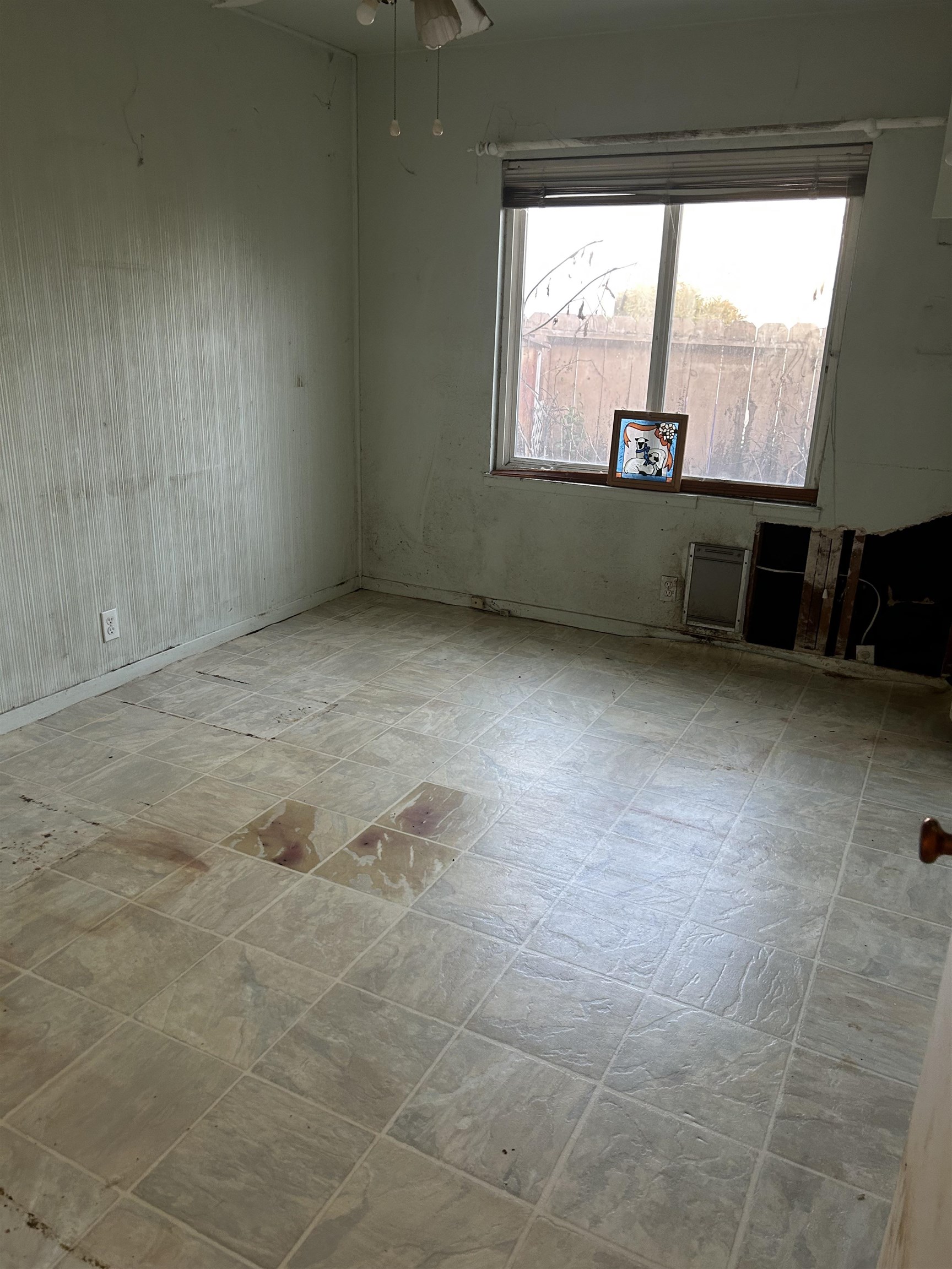 Detail Gallery Image 7 of 10 For 1086 Mersey Ave, San Leandro,  CA 94579 - 3 Beds | 1 Baths