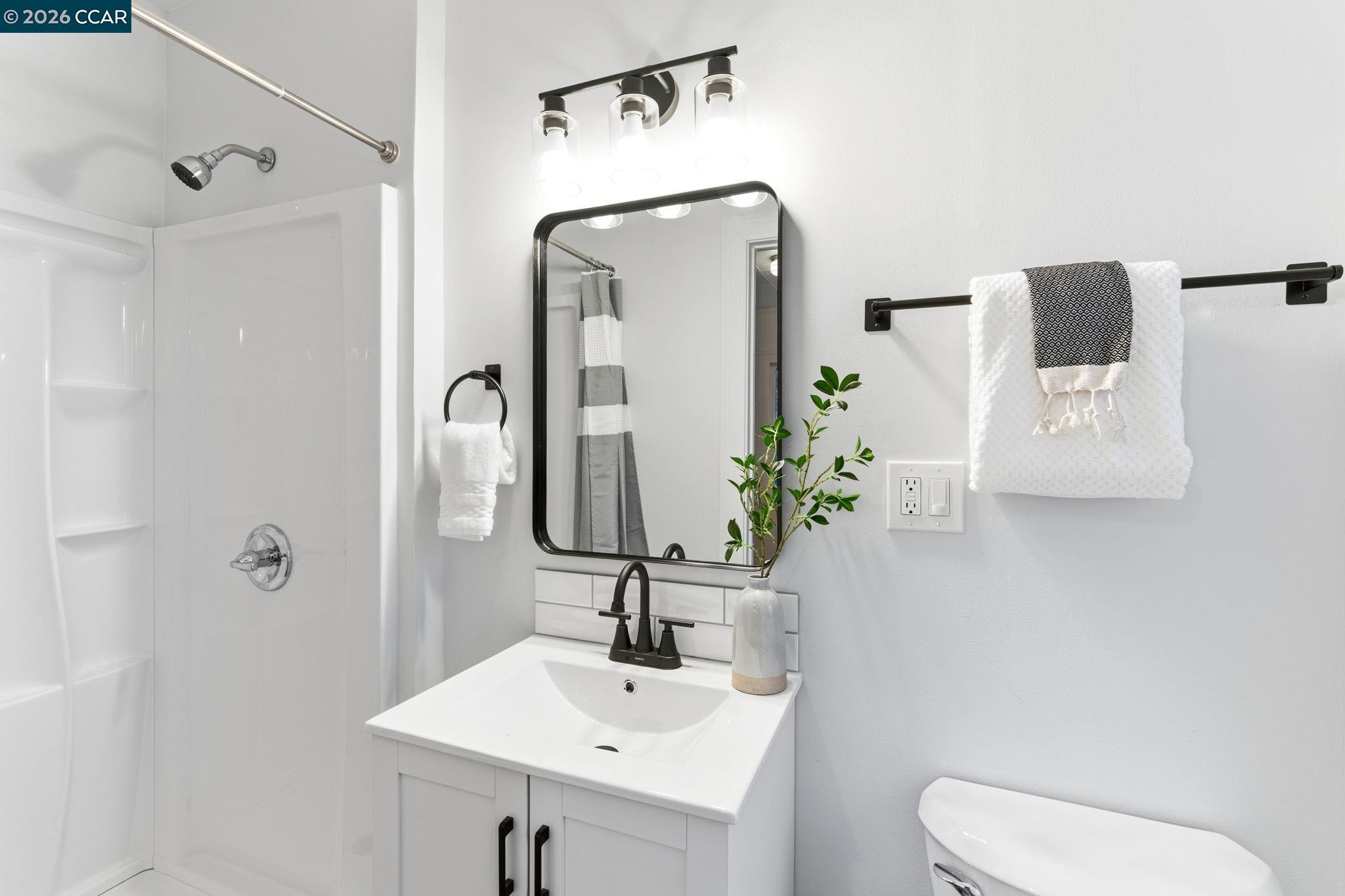 Detail Gallery Image 25 of 42 For 2142 Grant St, Concord,  CA 94520 - 3 Beds | 2 Baths