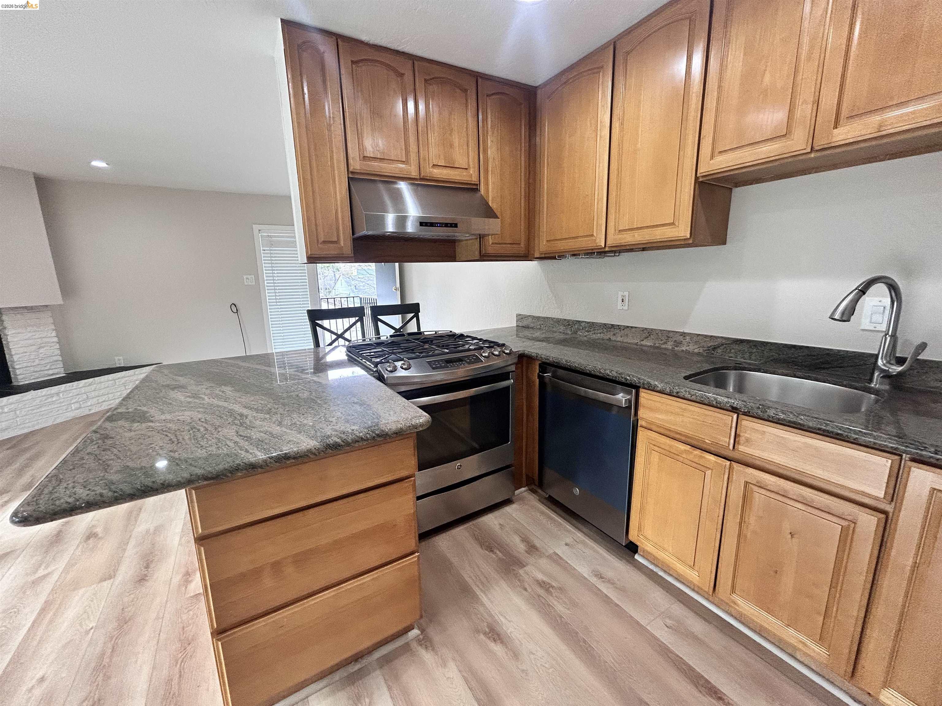 Detail Gallery Image 11 of 26 For 3620 Walnut St #B,  Lafayette,  CA 94549 - 2 Beds | 2 Baths