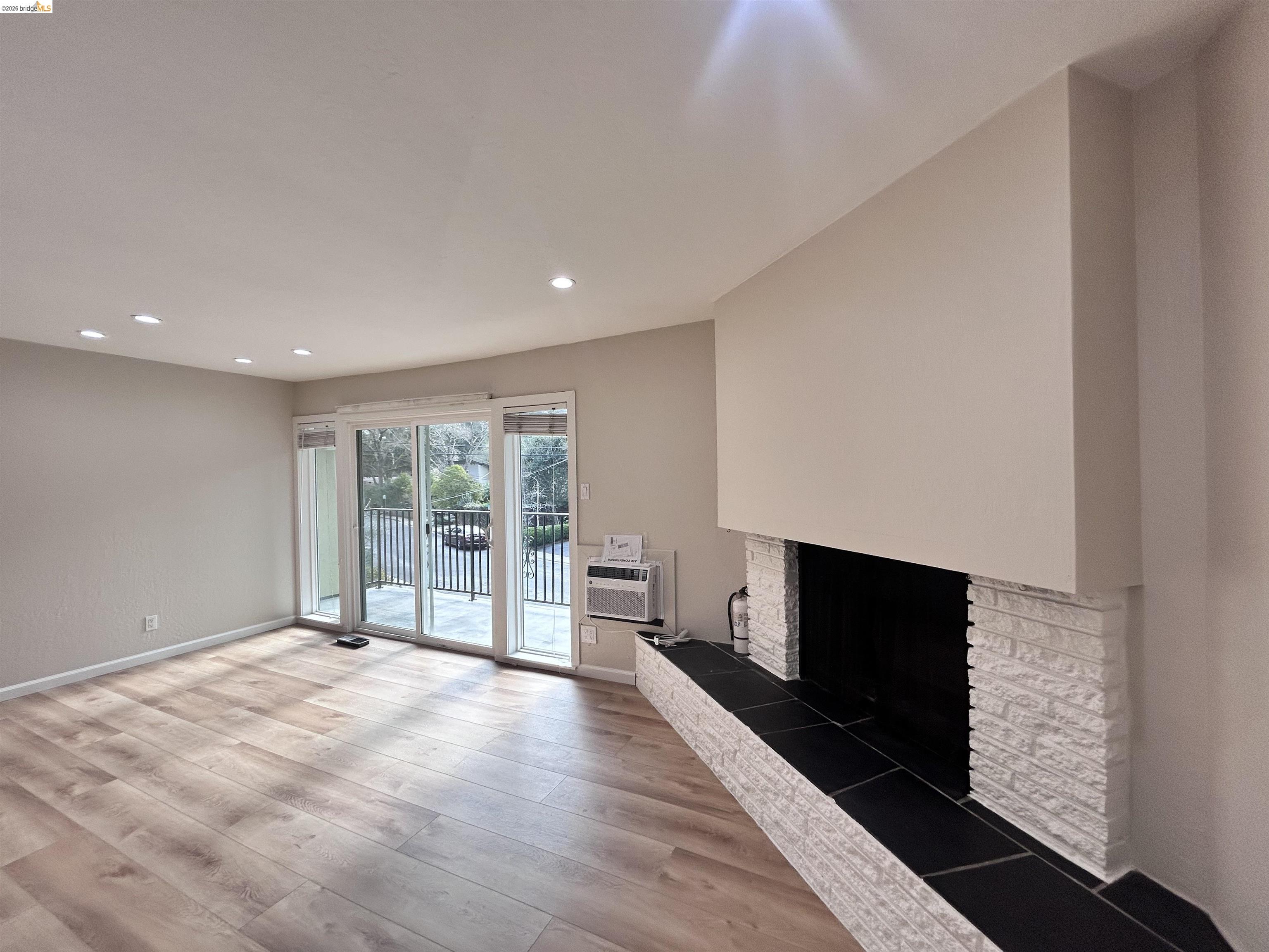 Detail Gallery Image 7 of 26 For 3620 Walnut St #B,  Lafayette,  CA 94549 - 2 Beds | 2 Baths