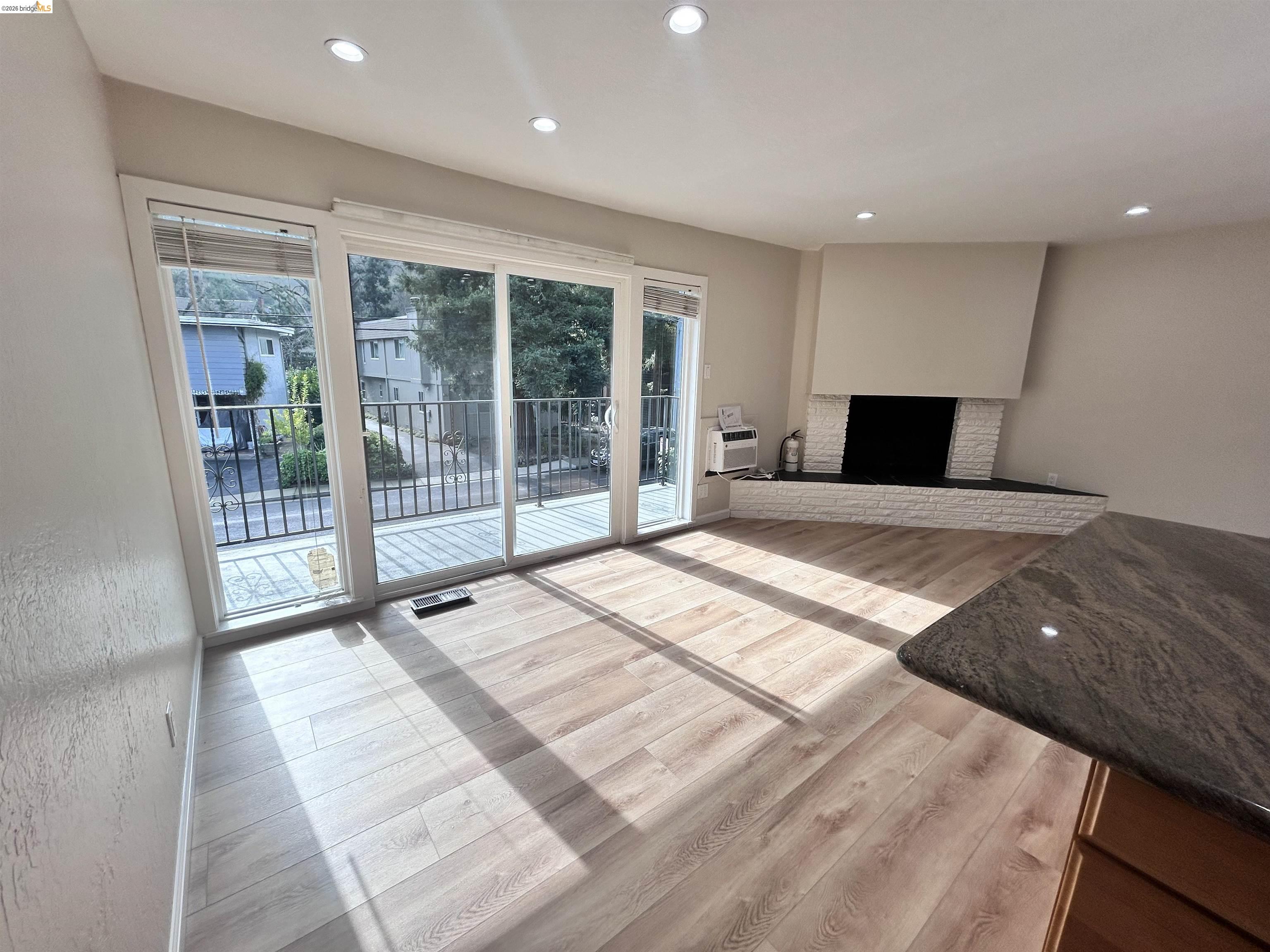 Detail Gallery Image 8 of 26 For 3620 Walnut St #B,  Lafayette,  CA 94549 - 2 Beds | 2 Baths