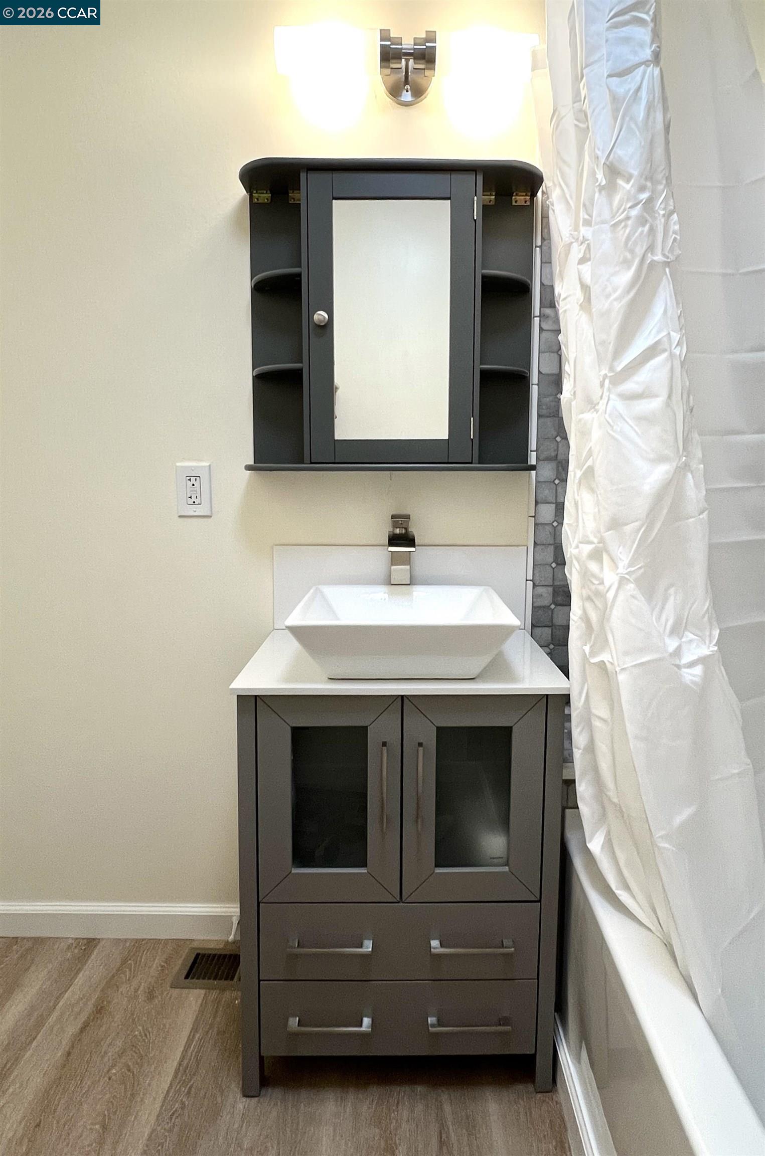 Detail Gallery Image 12 of 45 For 192 Viewmont Ave, Vallejo,  CA 94590 - 3 Beds | 2 Baths